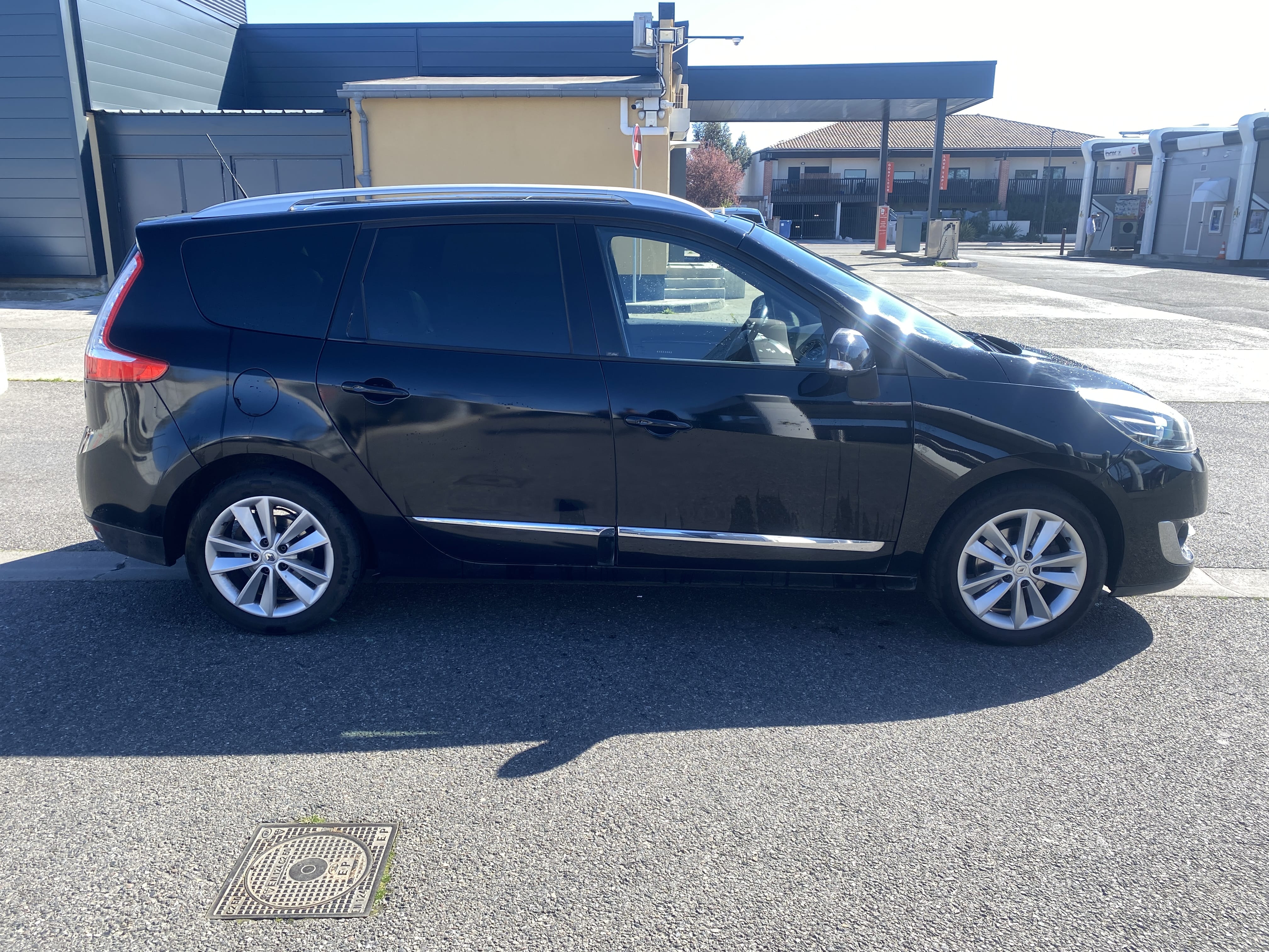 Renault Grand Scenic 1.5 DCI 110 CH AUTO avec Climatisation