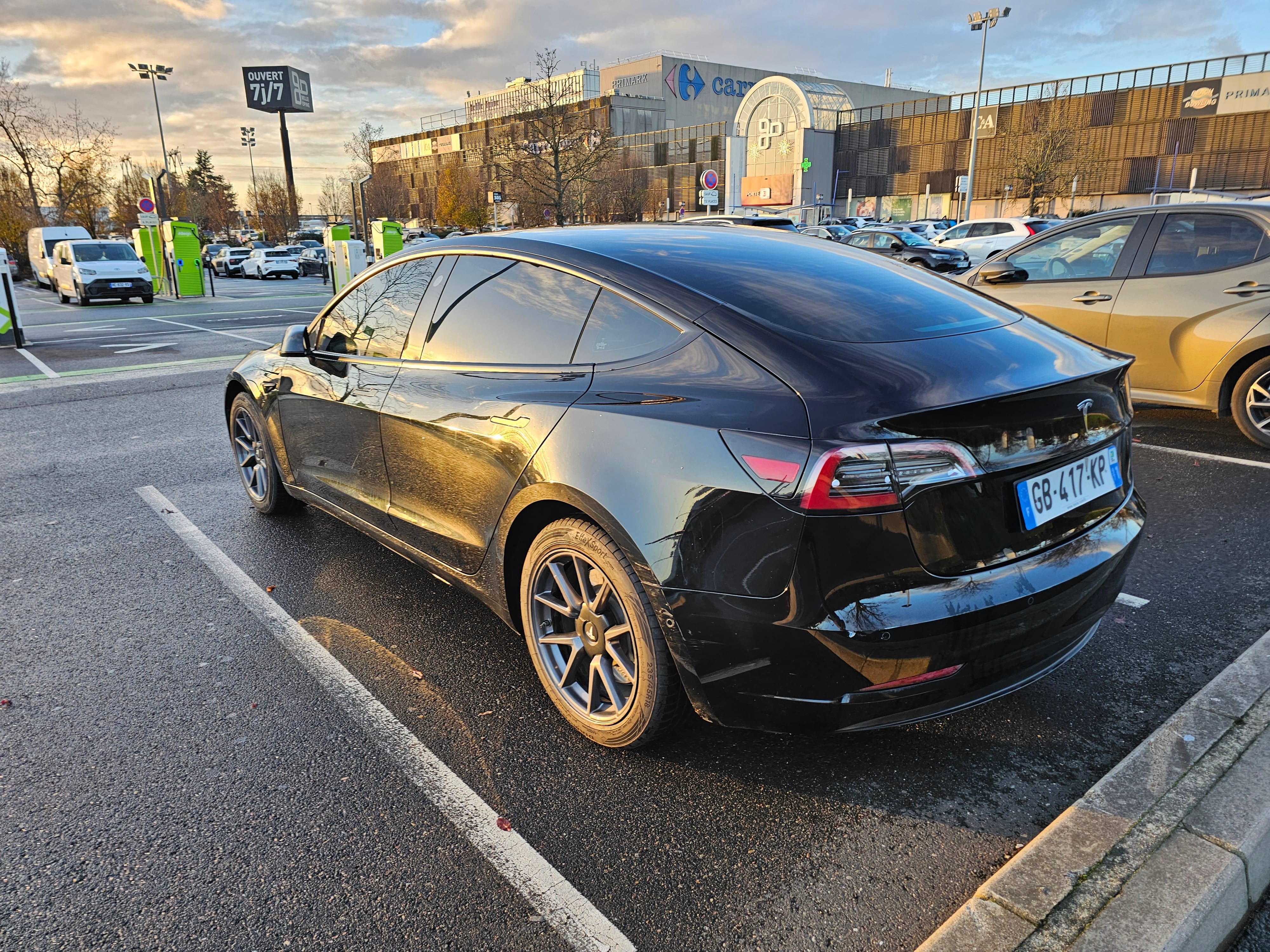 Tesla Model 3 avec GPS