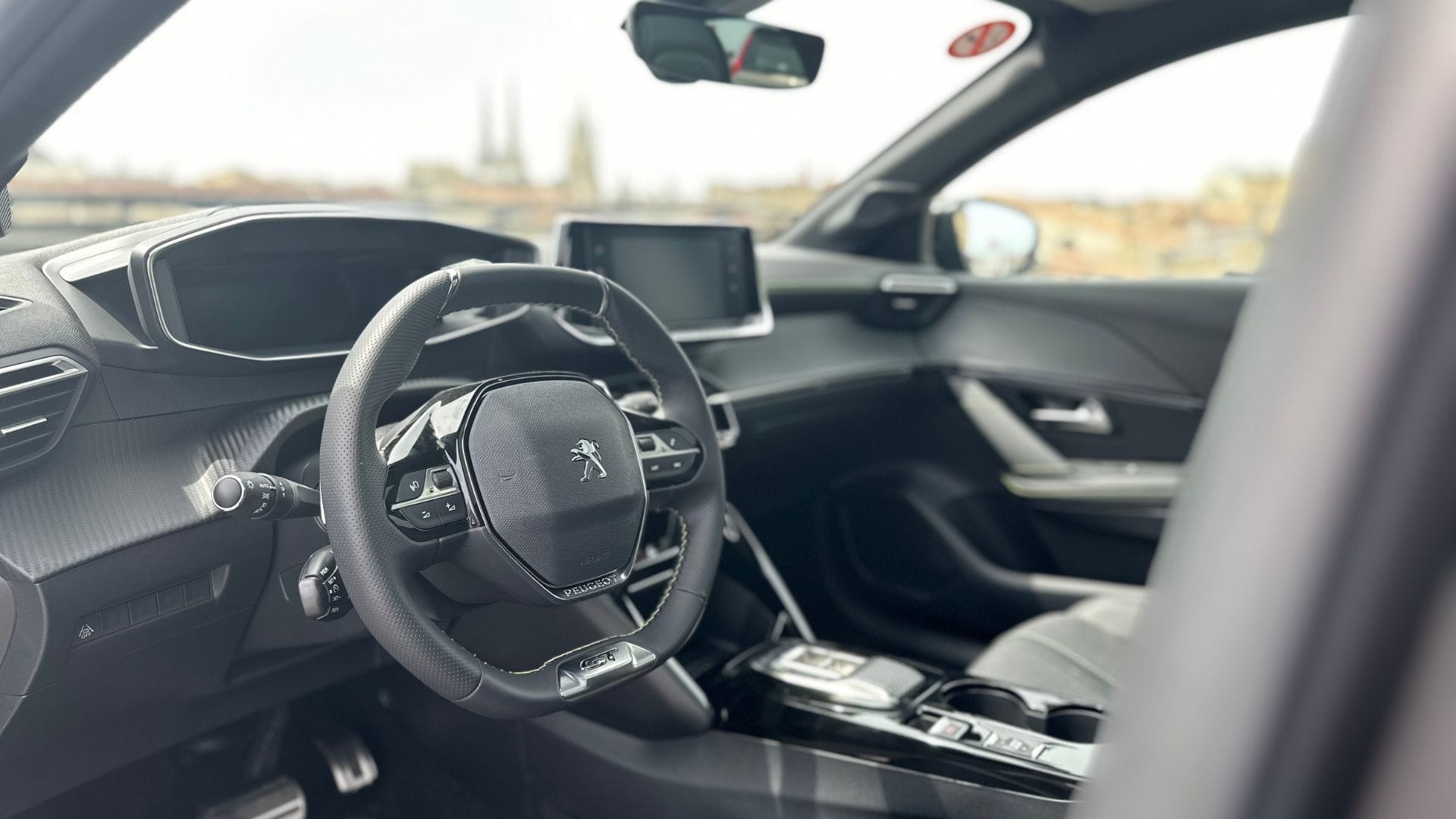 Peugeot 208 GT Line Grise | AUTO | Éco 5.4L | GARE ST-JEAN (750m) avec Chaines