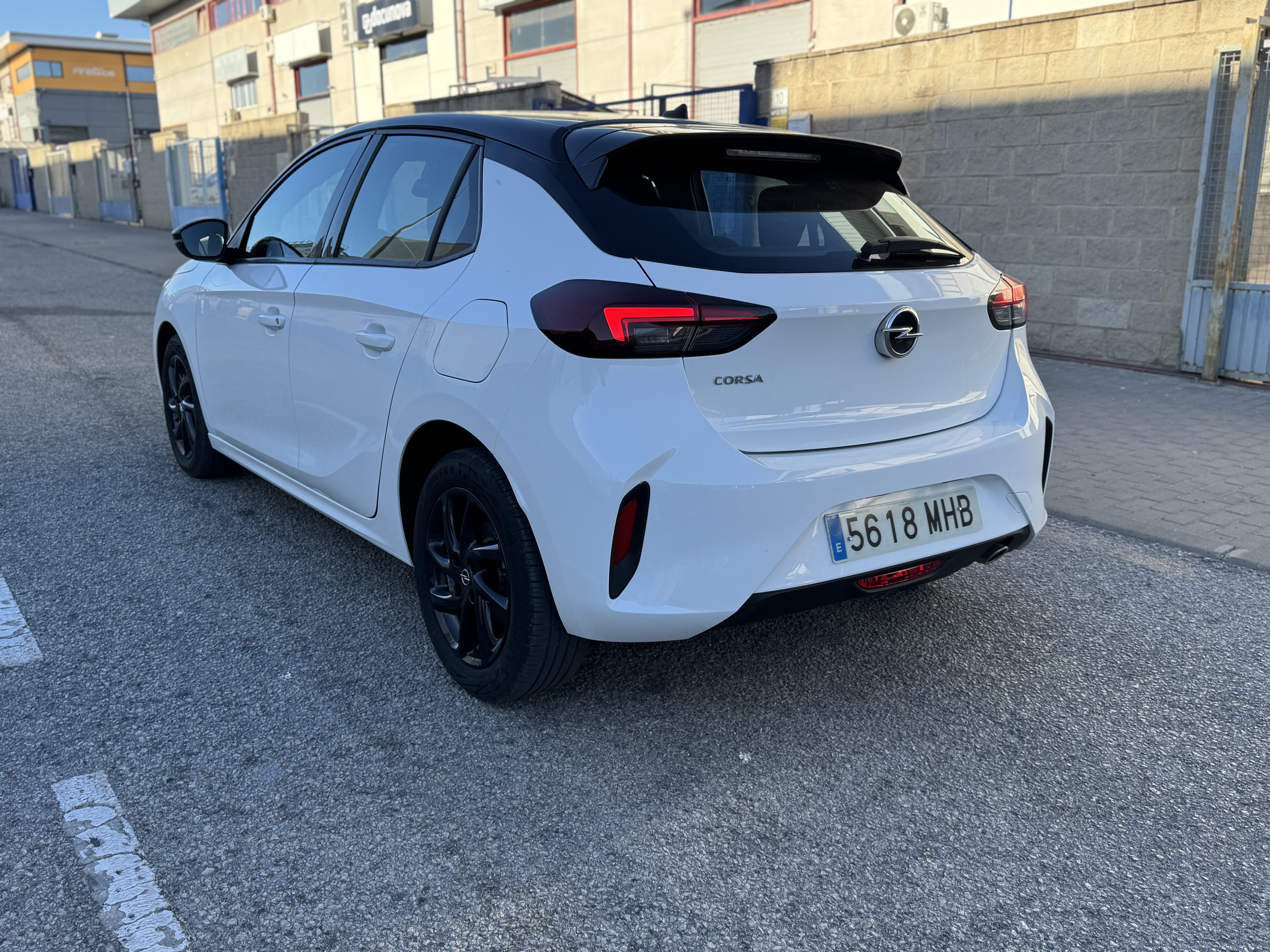 Opel Corsa 1.2 turbo con GPS