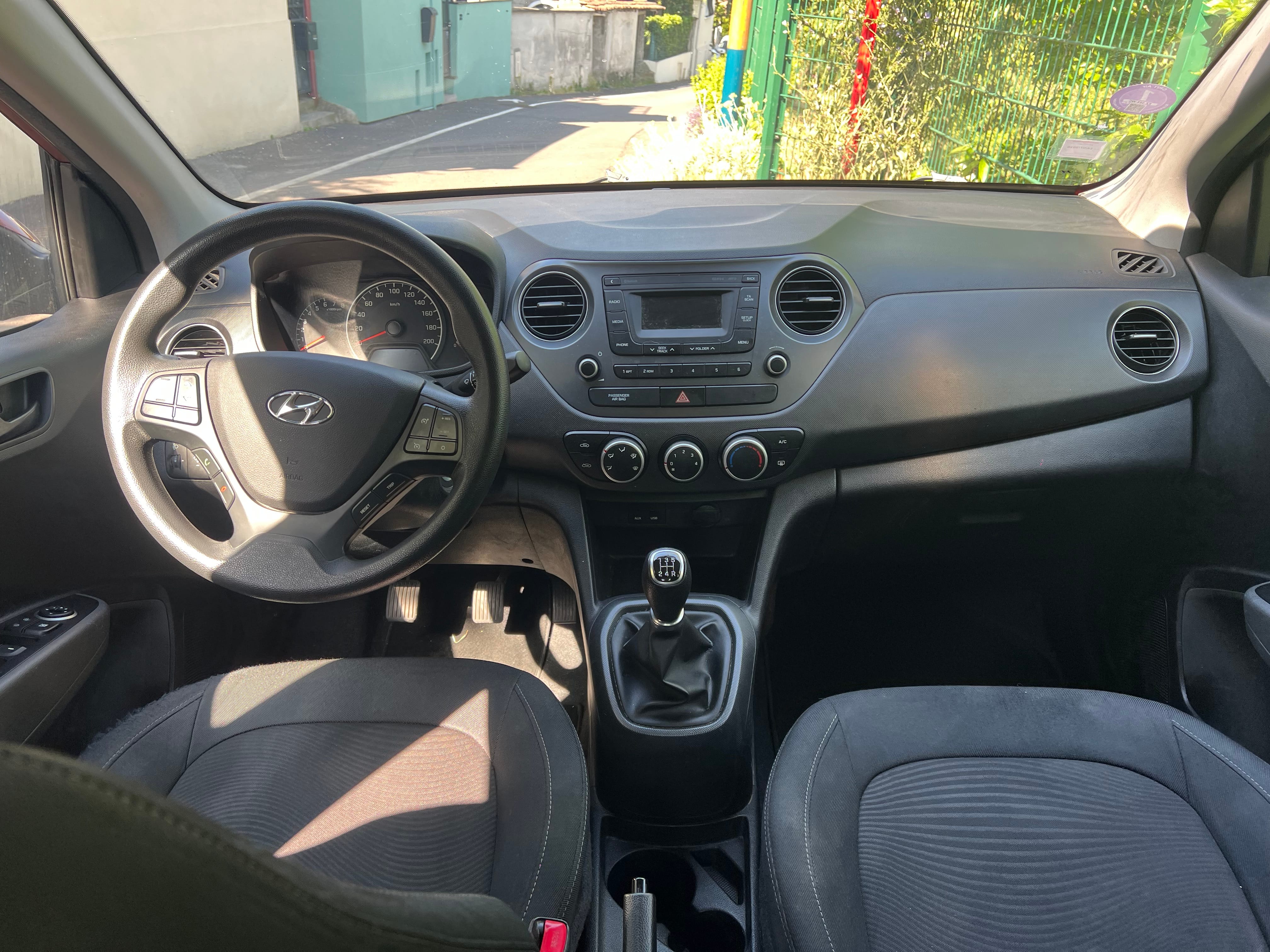 Hyundai i10 2018 • Économique • Climatisation • proche métro avec Audio Bluetooth
