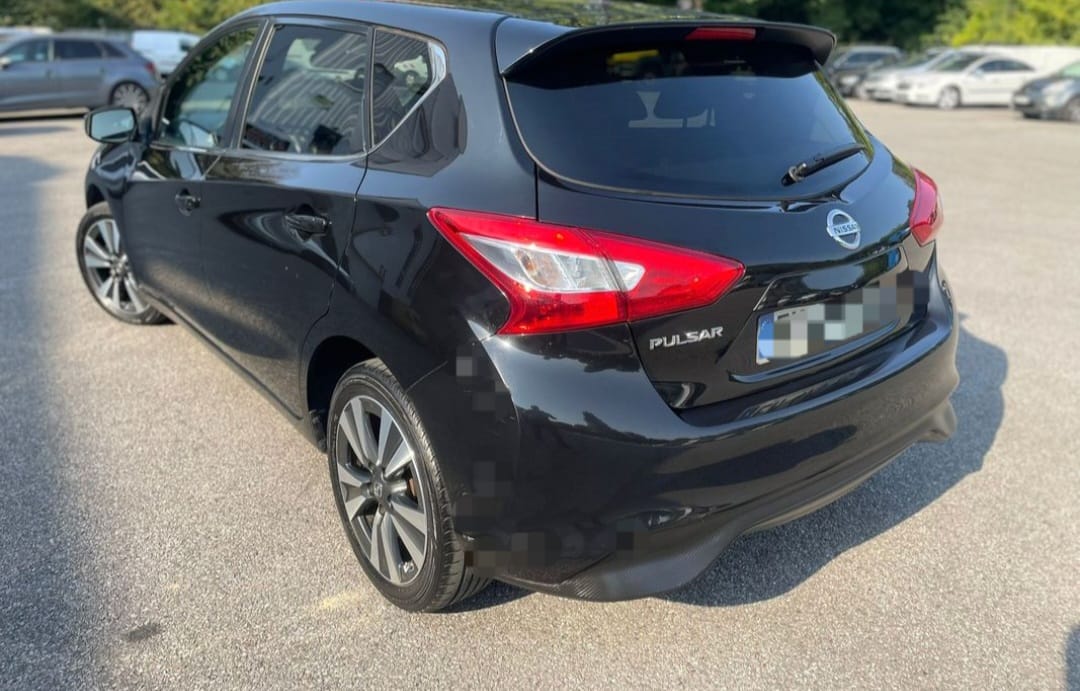 Nissan Pulsar avec Climatisation