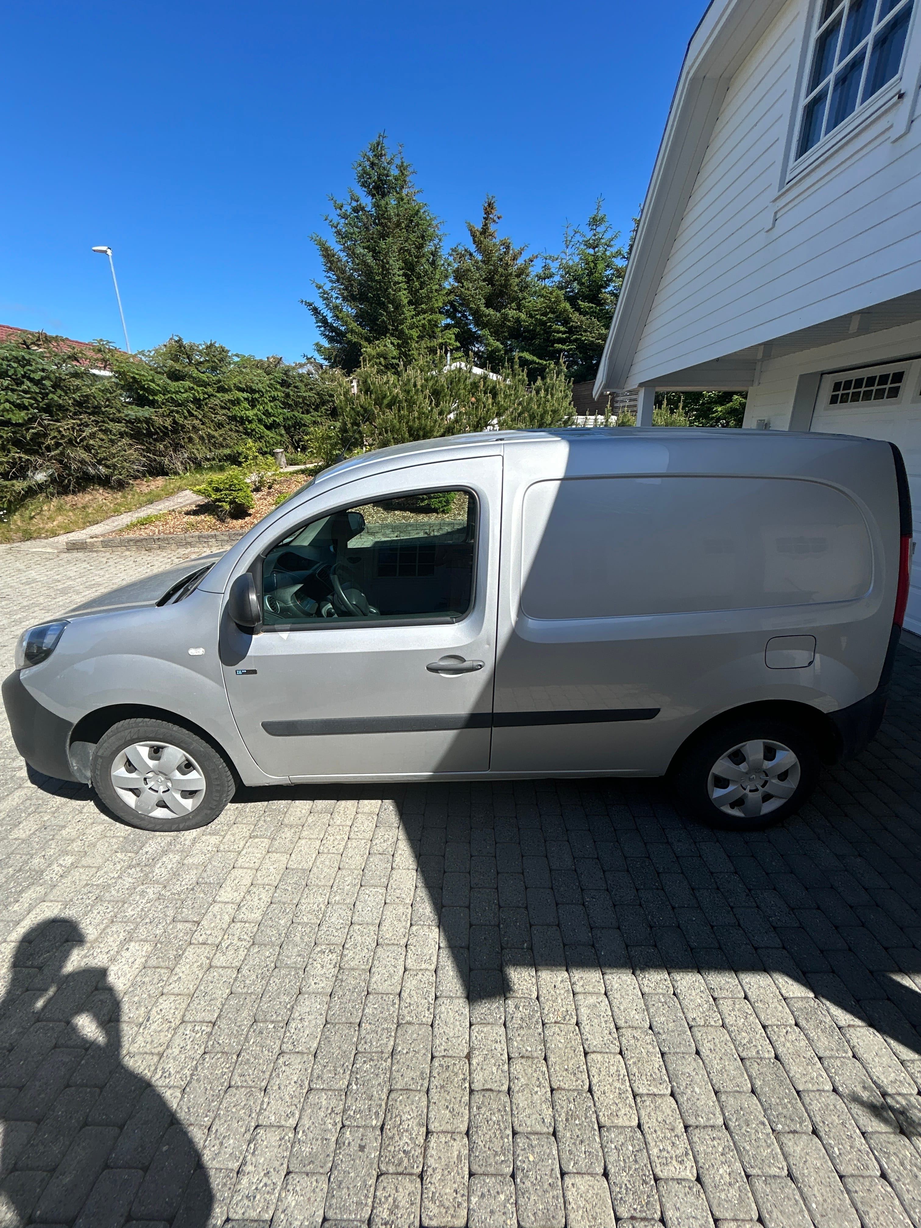 Renault Kangoo Express ZE with Bike rack