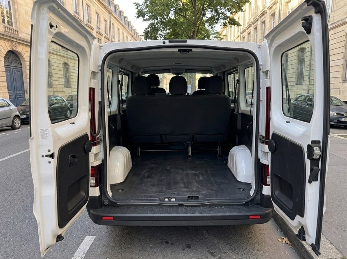 Renault Trafic Passenger  Louez le Renault Trafic 9 places – Espace, Confort et Économie - Tous Vos Déplacements