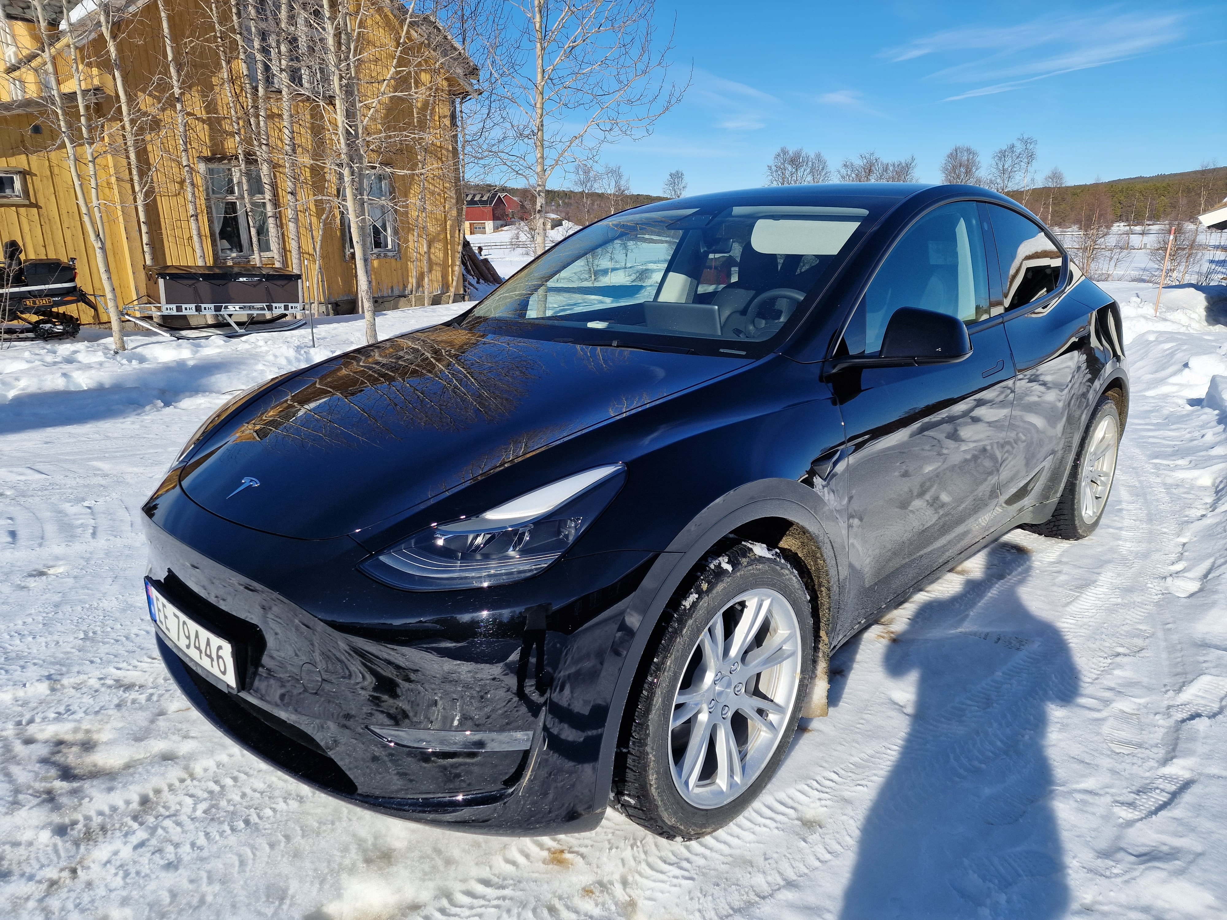 Tesla Model Y Long range 560 km med vinter dekk 530 med sommer dekk med Aircondition