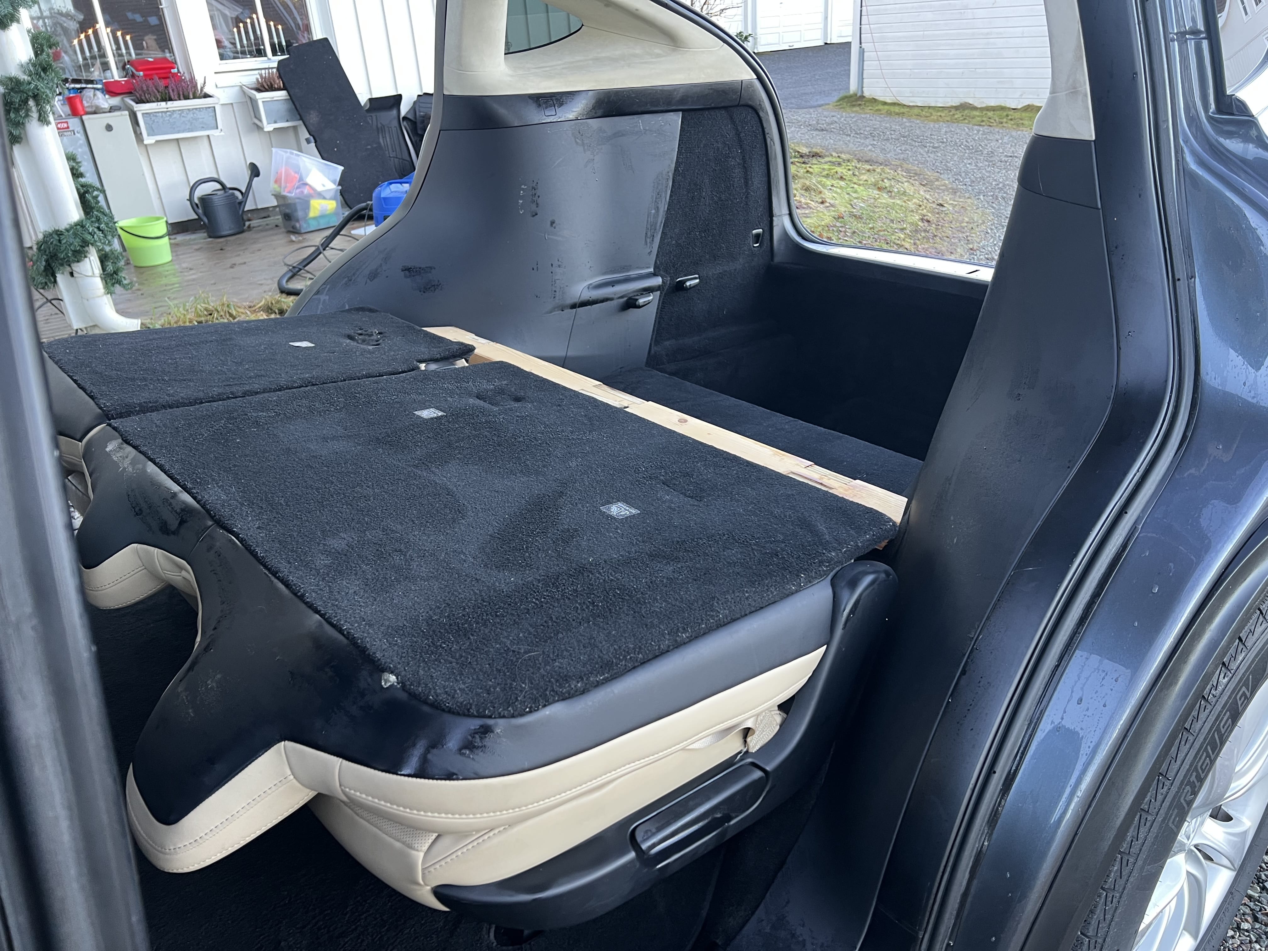 Tesla Model X med Bluetooth audio