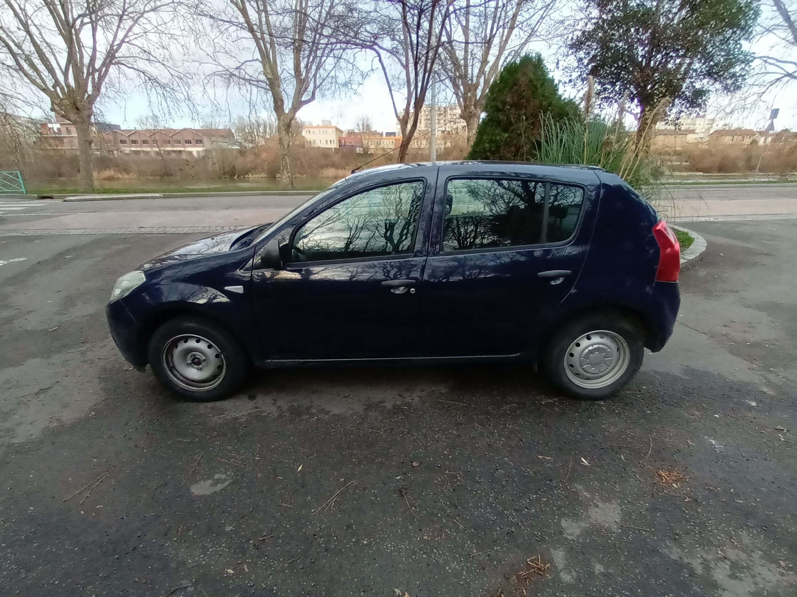 Dacia Sandero Super 95 ou gpl avec Entrée audio / iPod