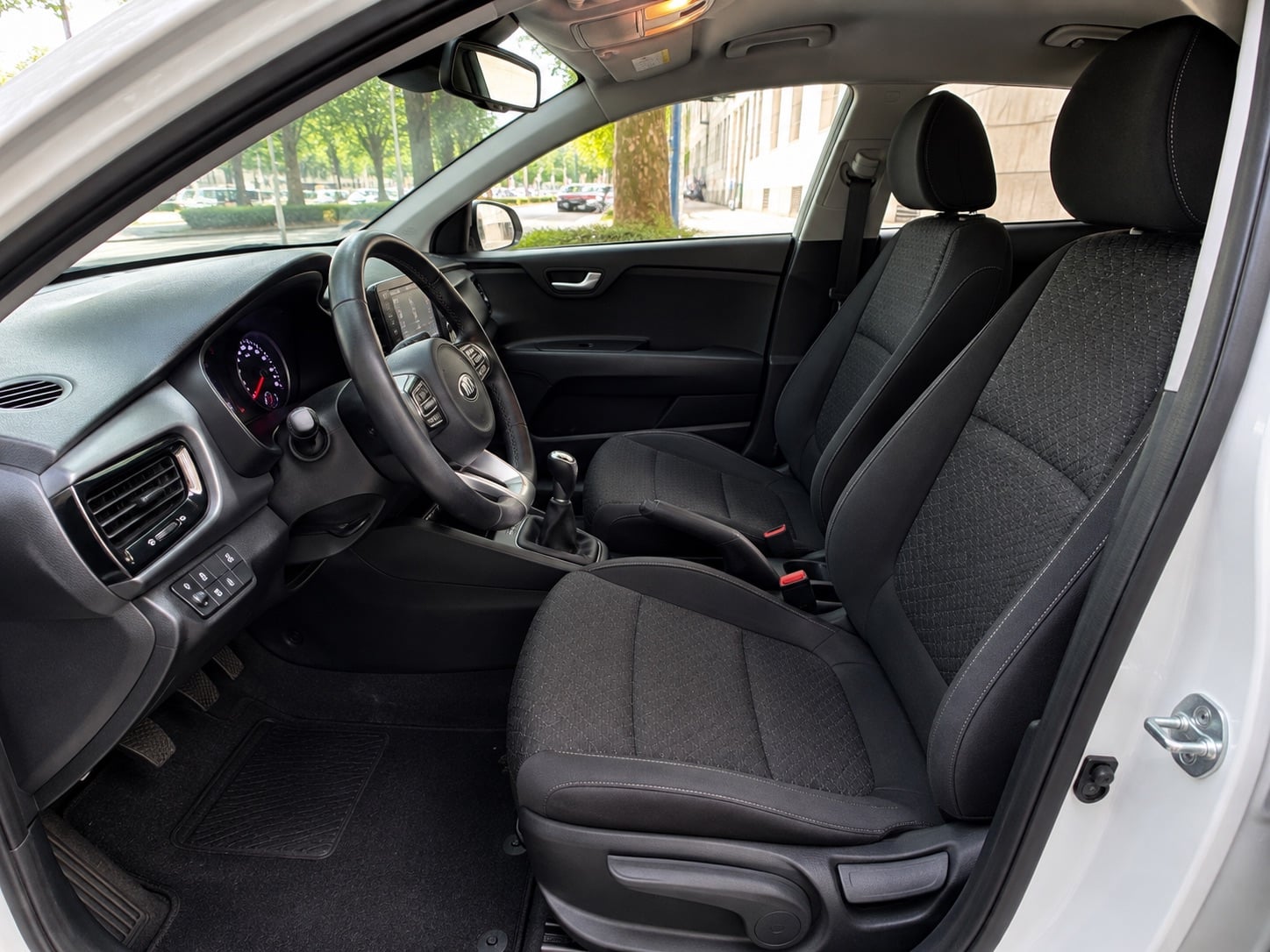 Kia Rio Dream Team Edition 5-Door avec Autoradio
