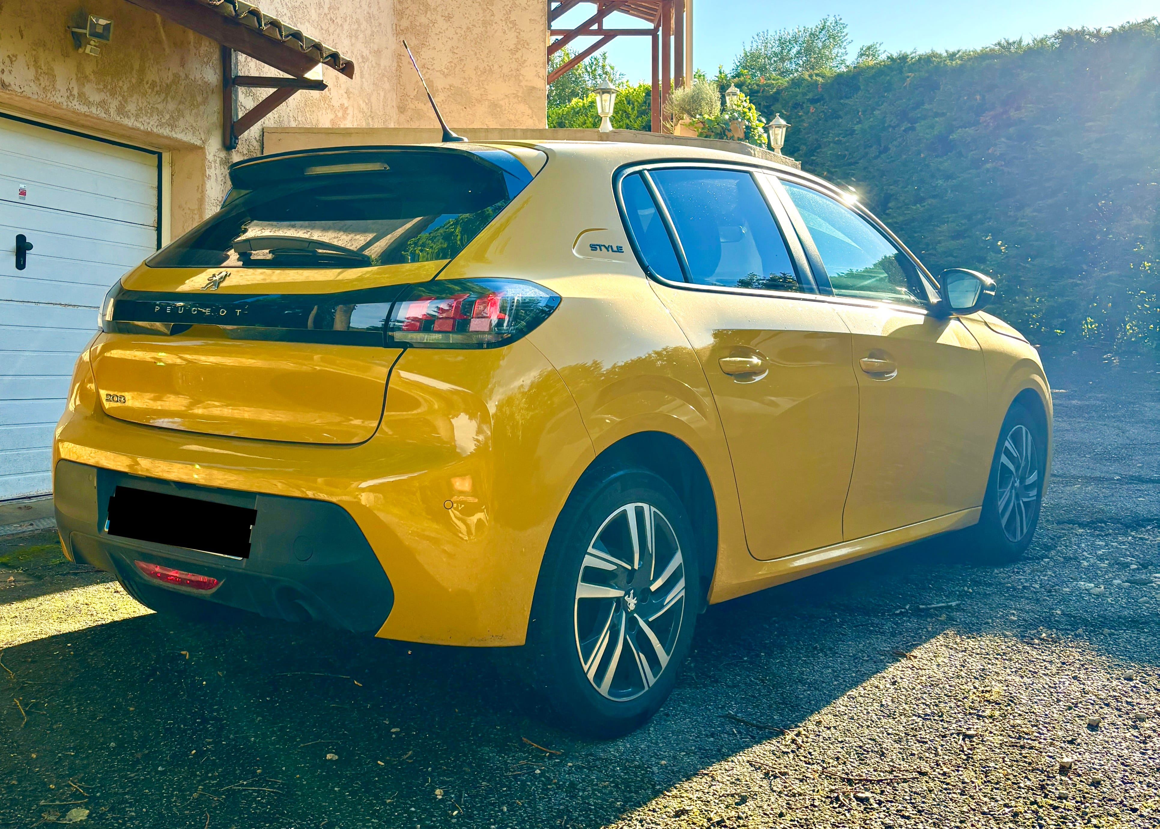 Peugeot 208 avec GPS