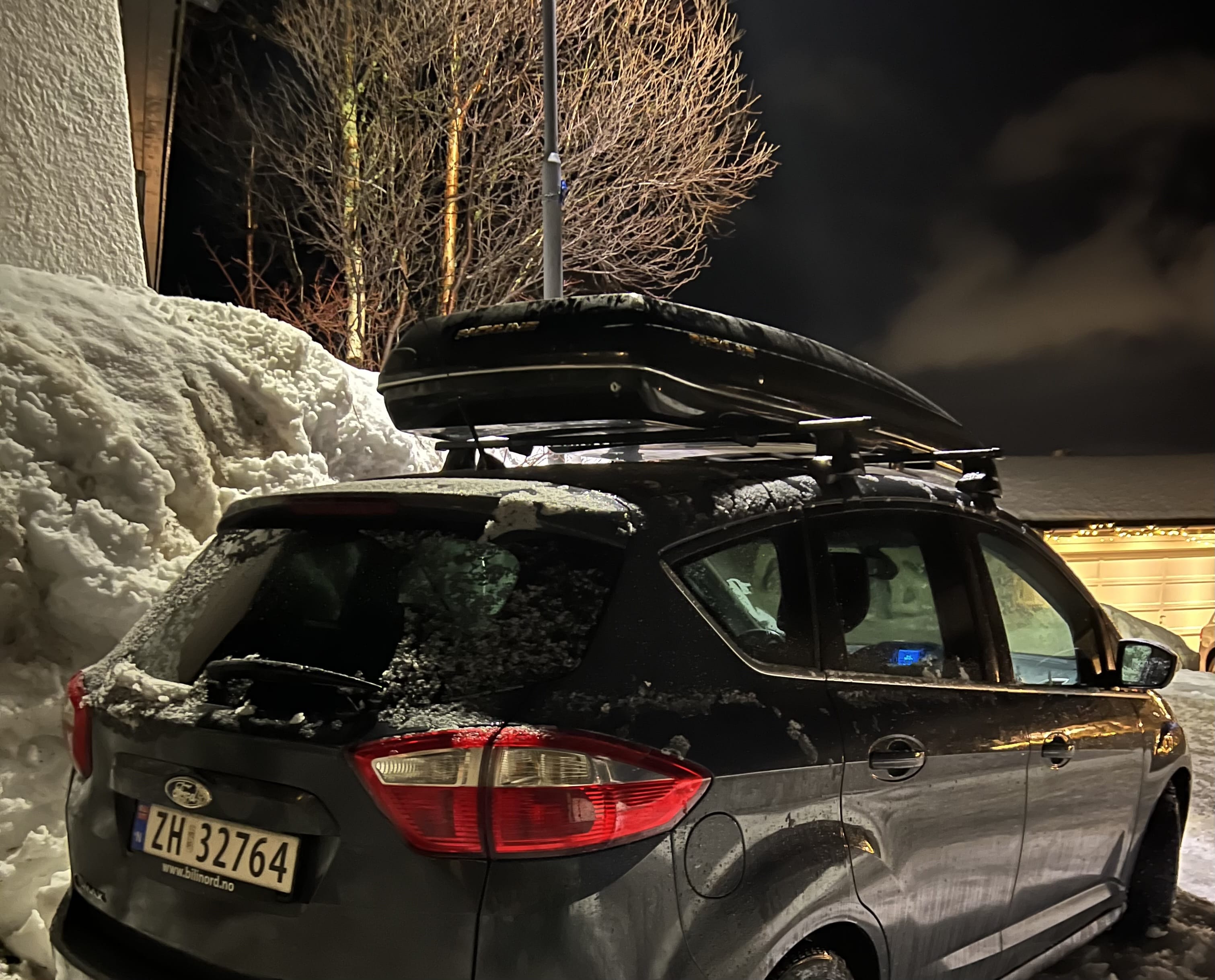 Ford C-Max avec Coffre de toit