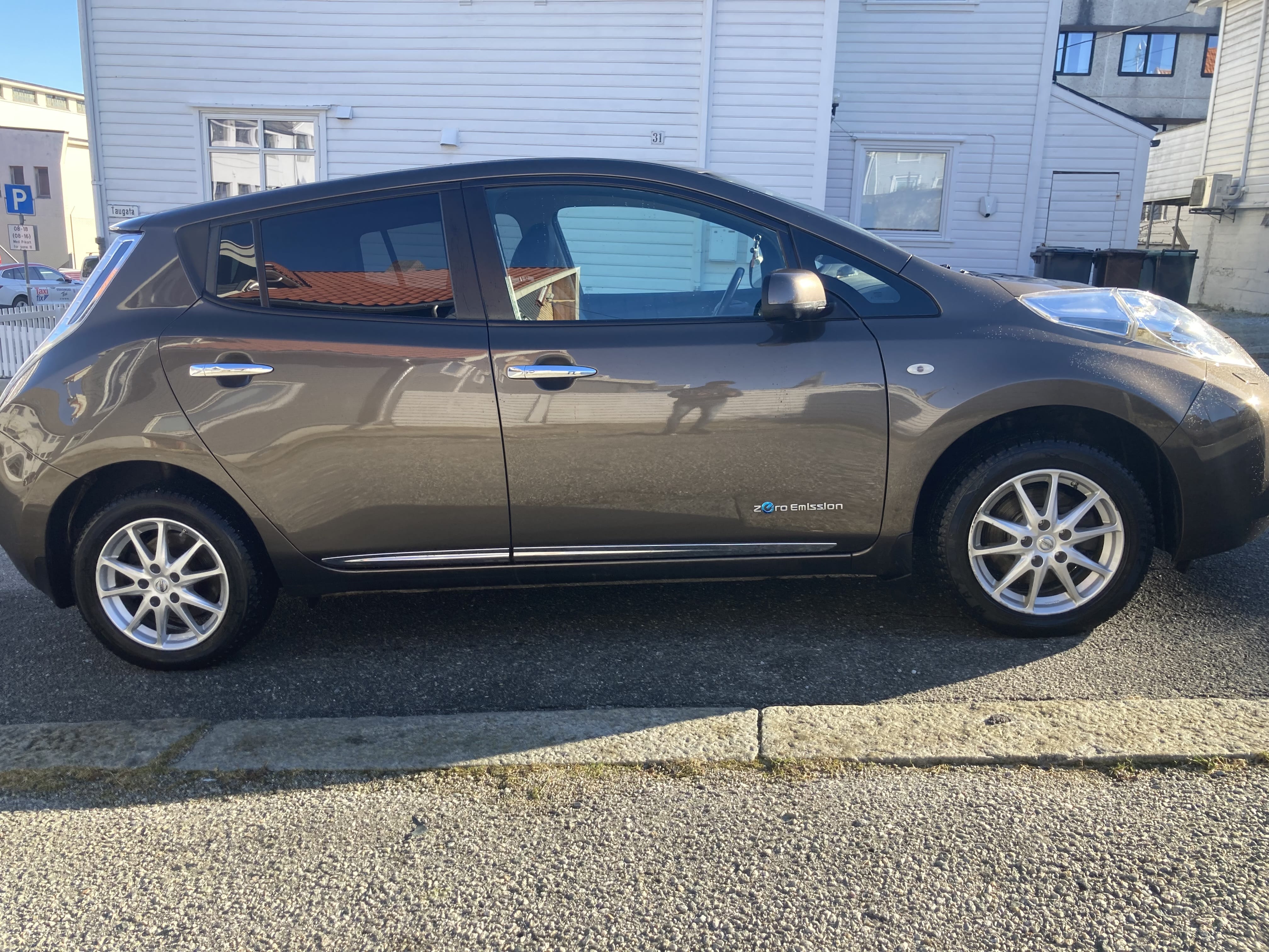 Nissan Leaf with Air conditioning
