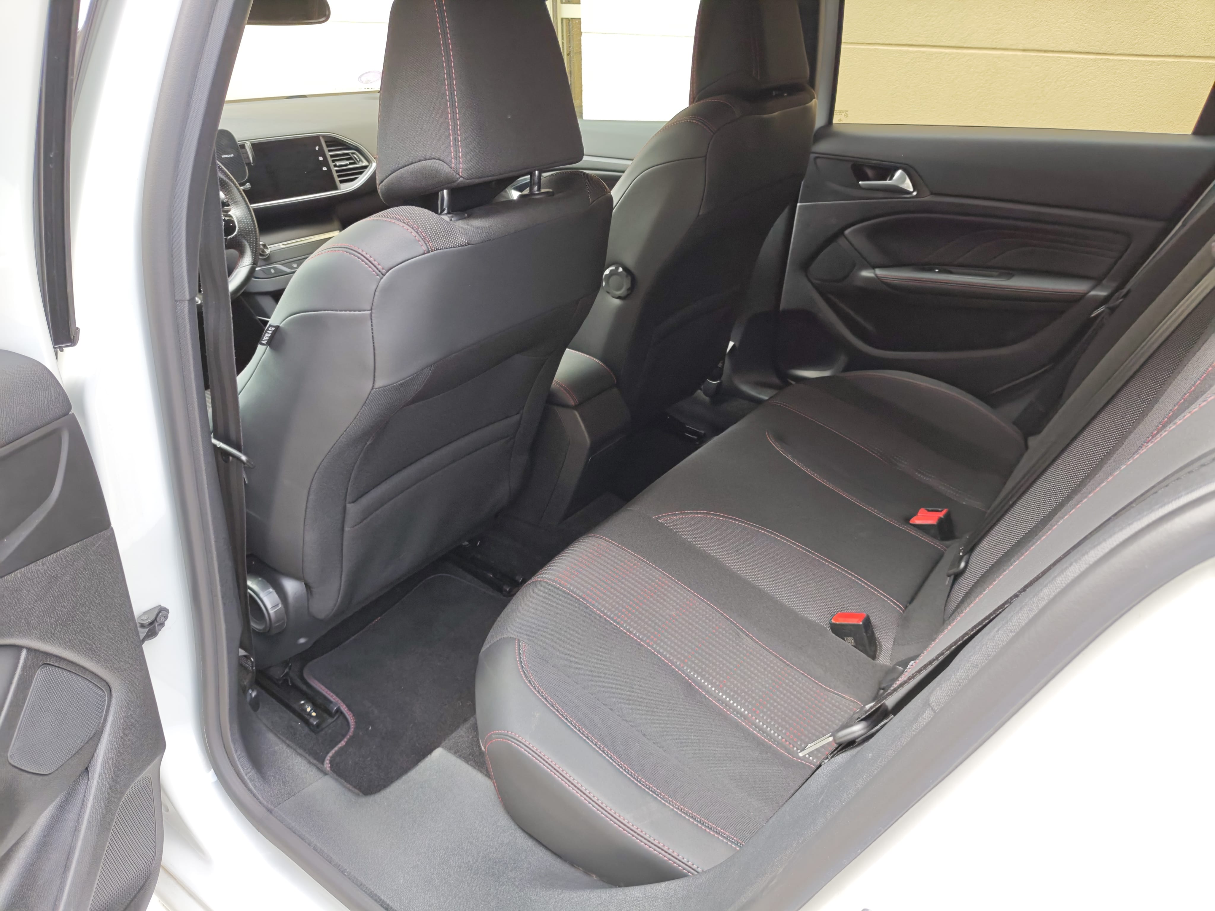 Peugeot 308 GT avec Apple CarPlay