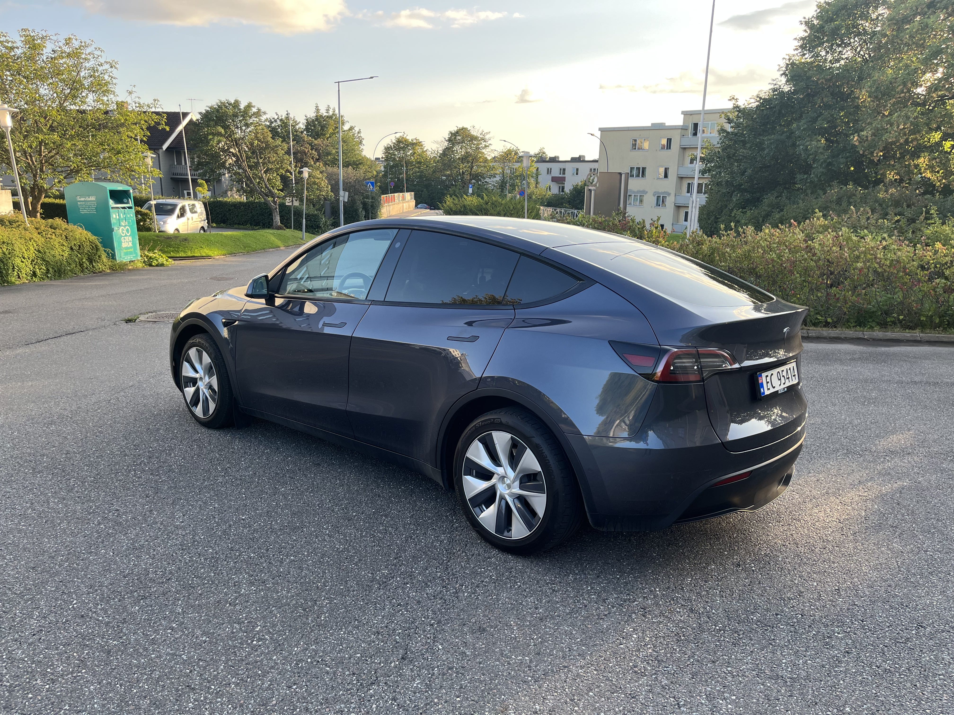 Tesla Model Y Long Range med GPS