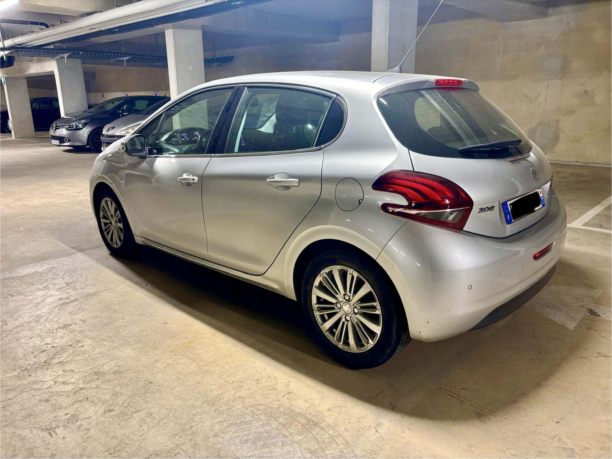 Peugeot 208 Style/ES avec GPS