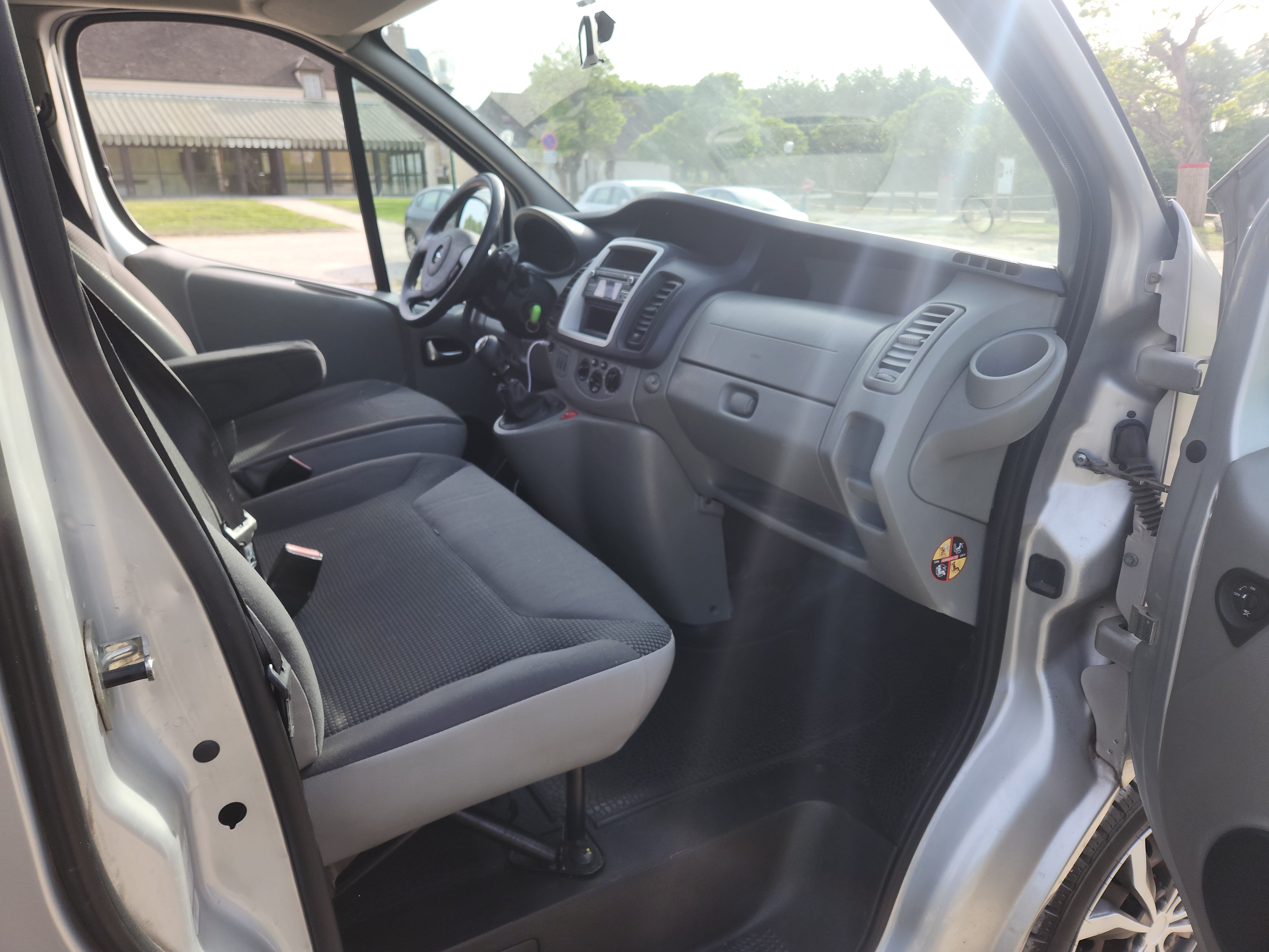 Opel Vivaro Combi mit Bluetooth-Audio