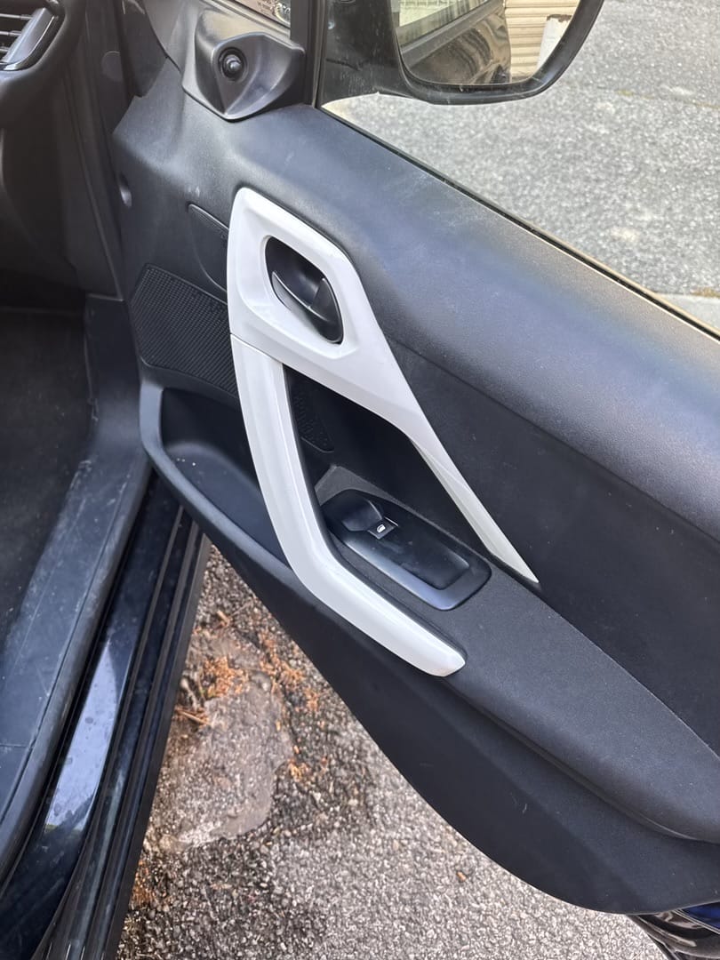 Peugeot 208 1.2 vti met Audio- / iPod-ingang