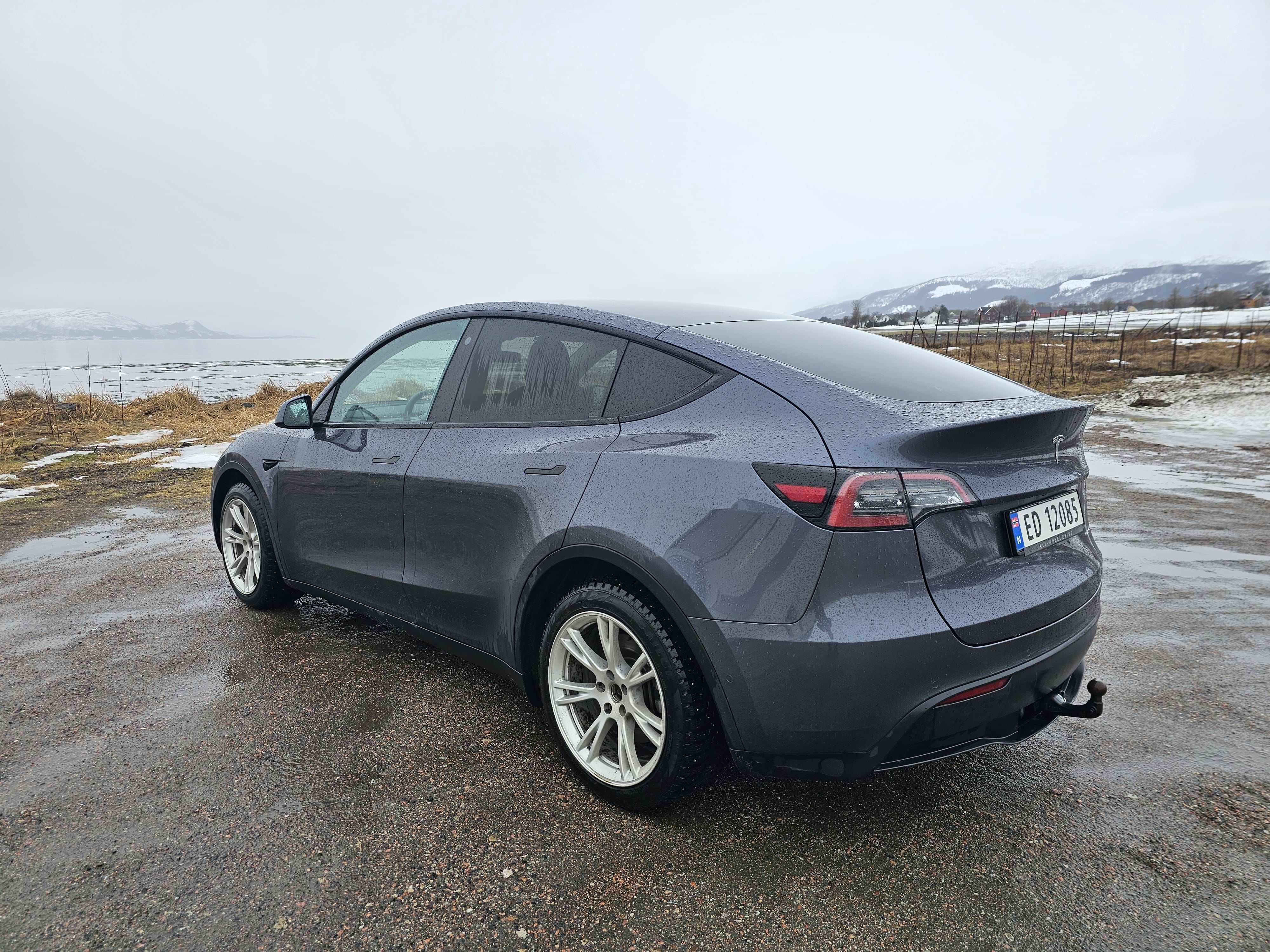 Tesla Model Y Long Range med GPS