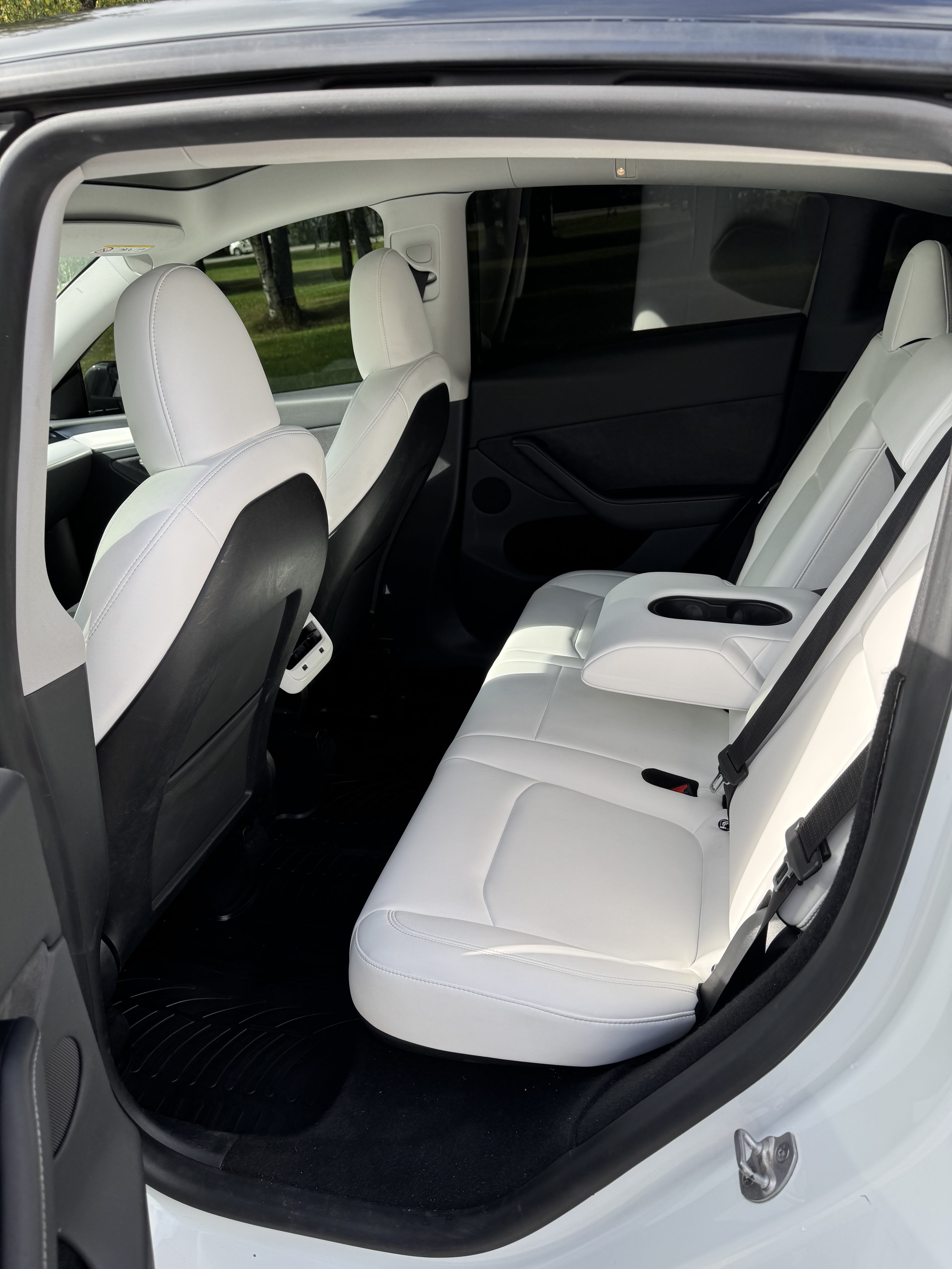Tesla Model Y Performance med Babysete