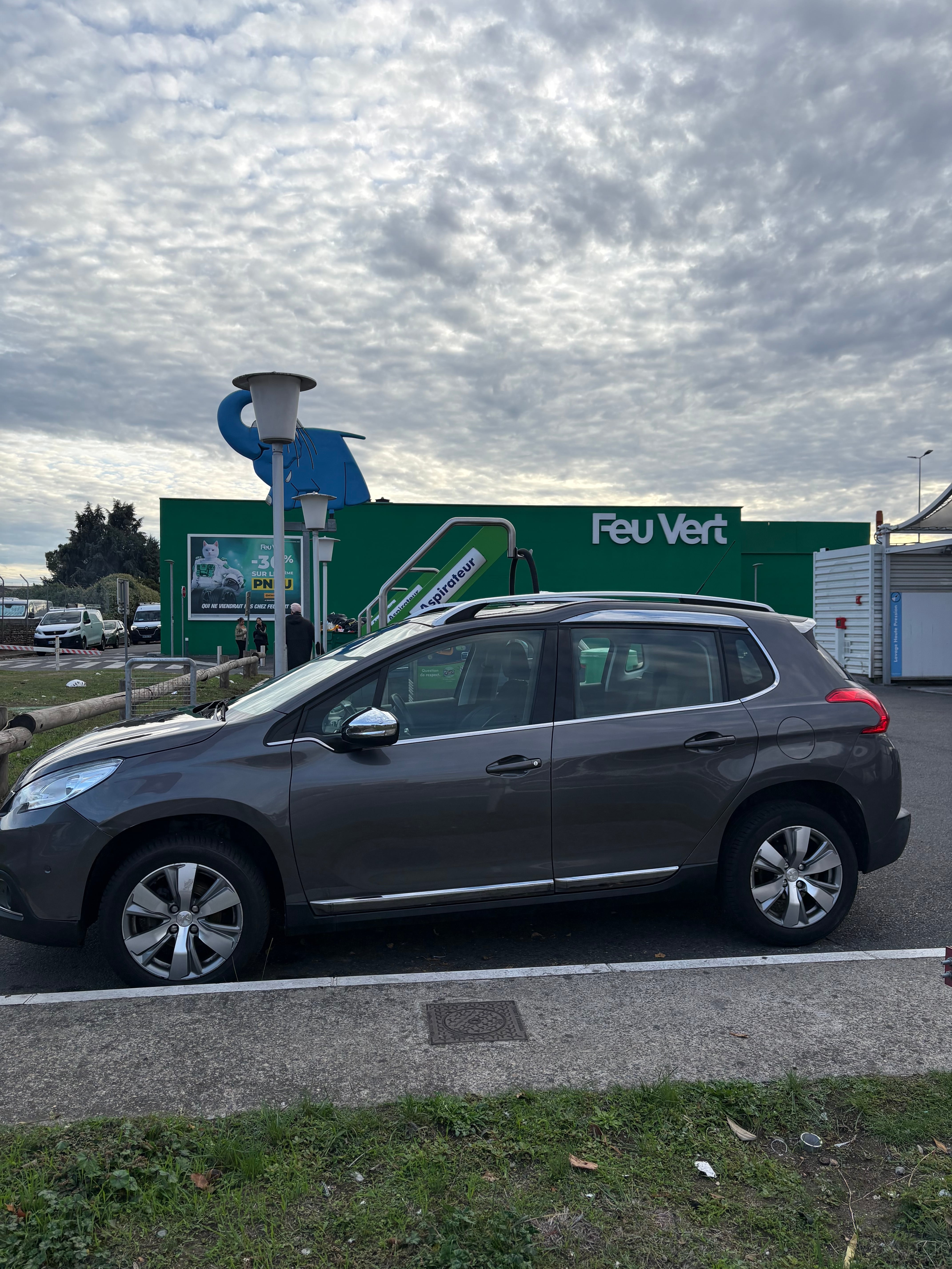 Peugeot 2008, 2015, Essence 95, automatique