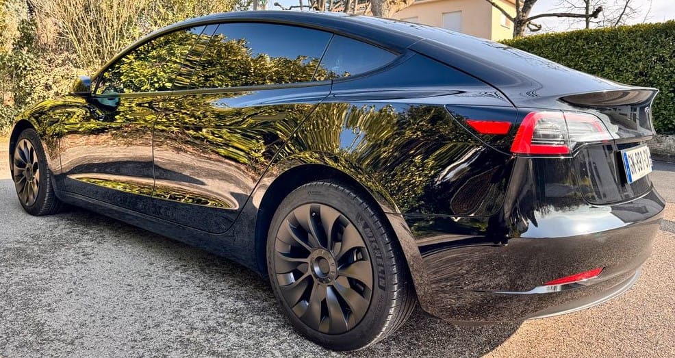Tesla Model 3 Noire, vitres teintées avec GPS