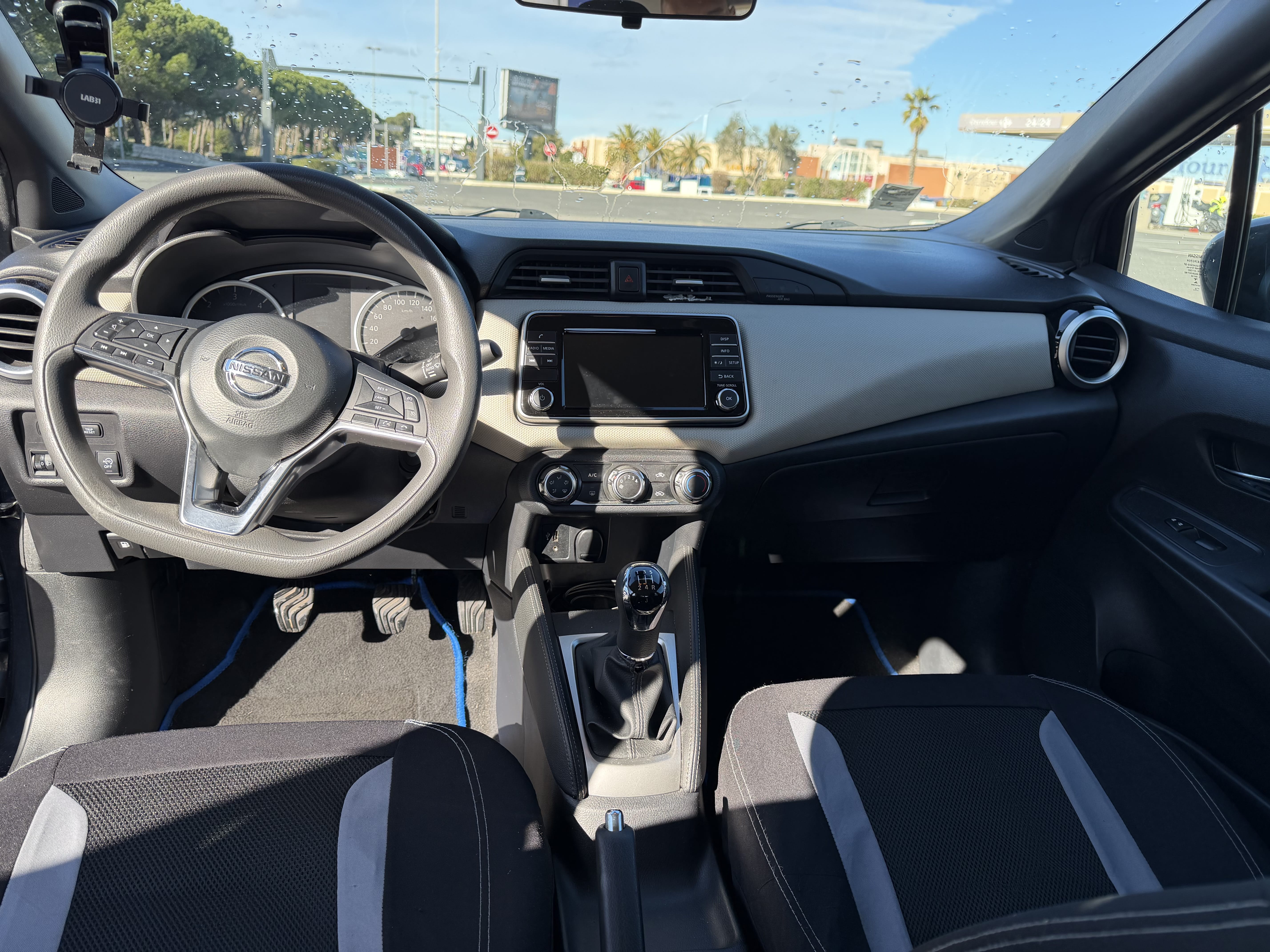 Nissan Micra avec Siège bébé