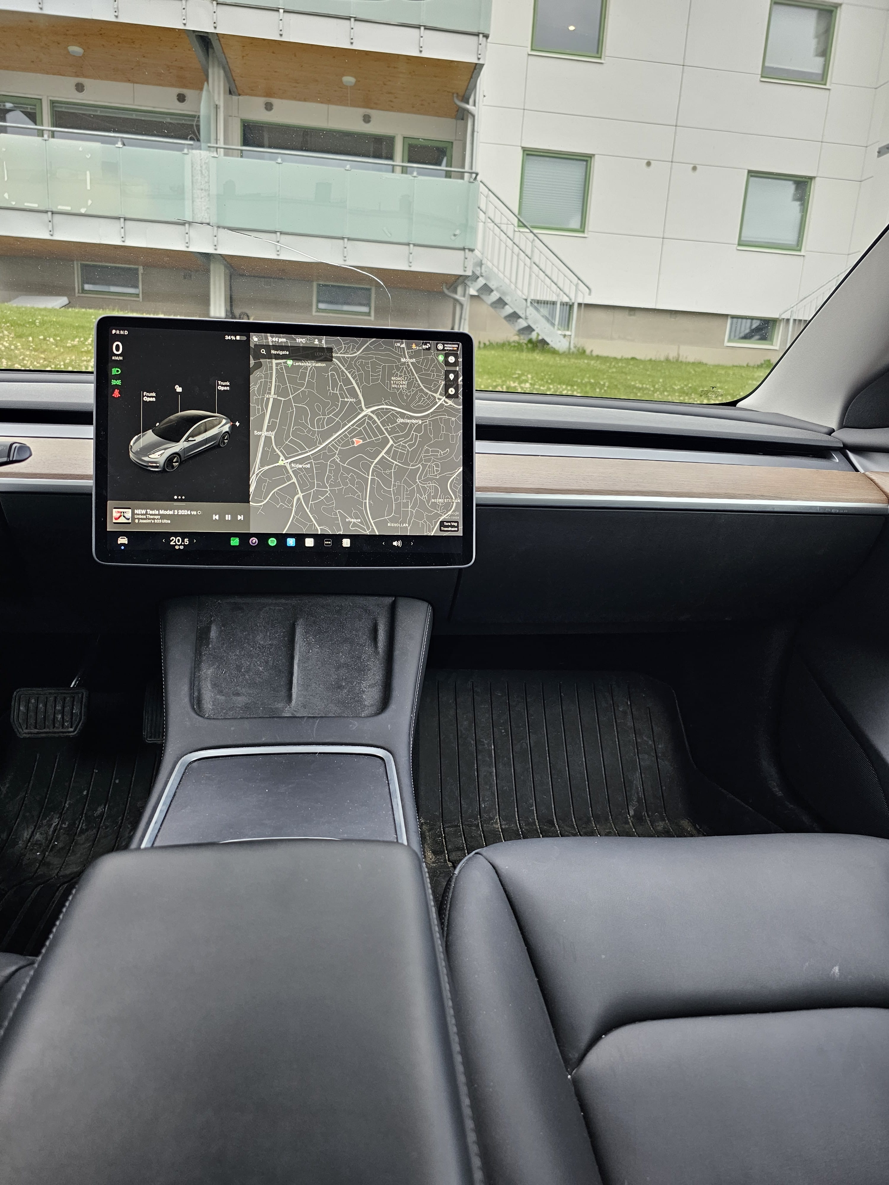 Tesla Model 3 Standard Range Plus med Vinterdekk