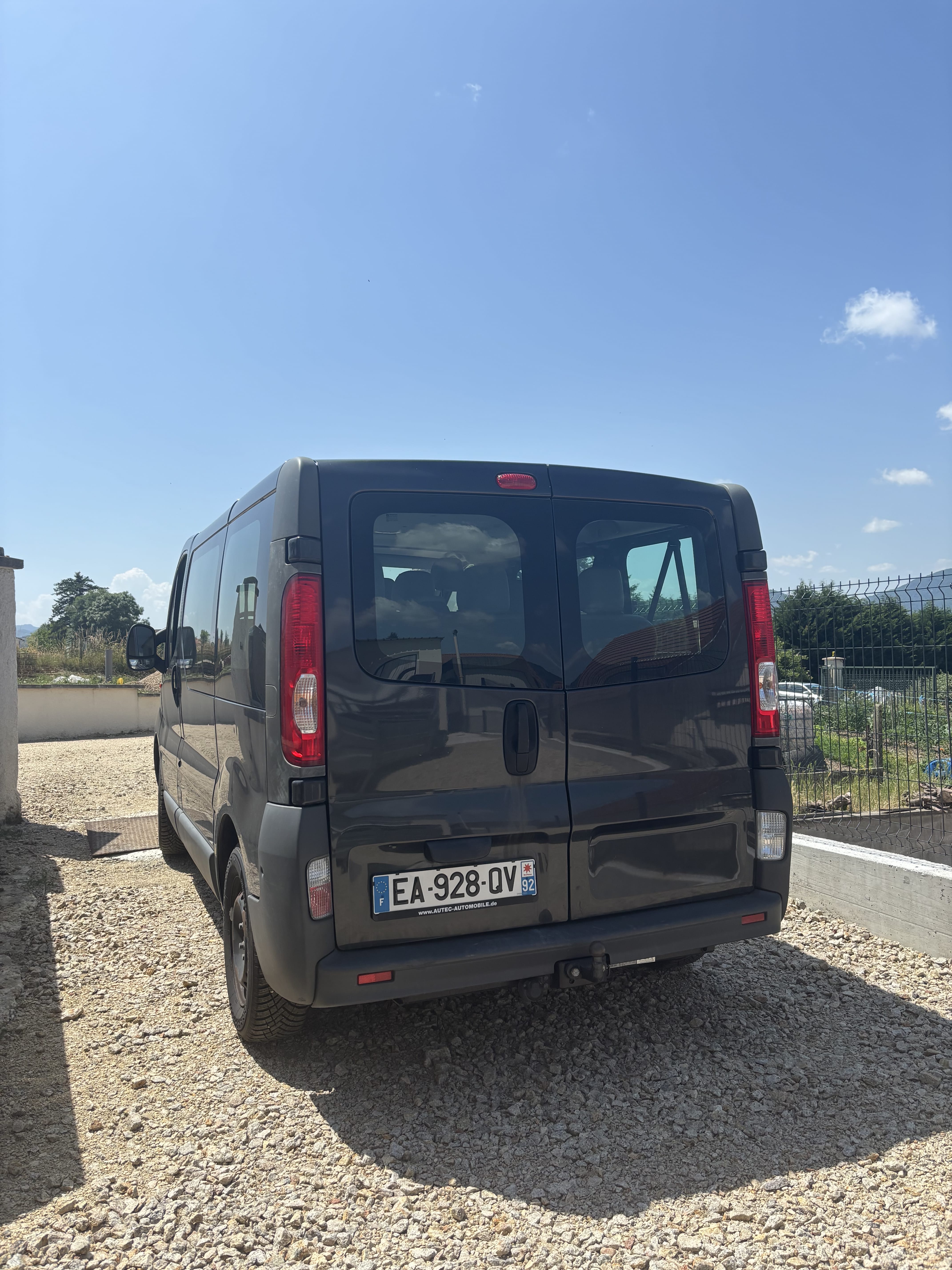 Opel Vivaro avec Siège bébé