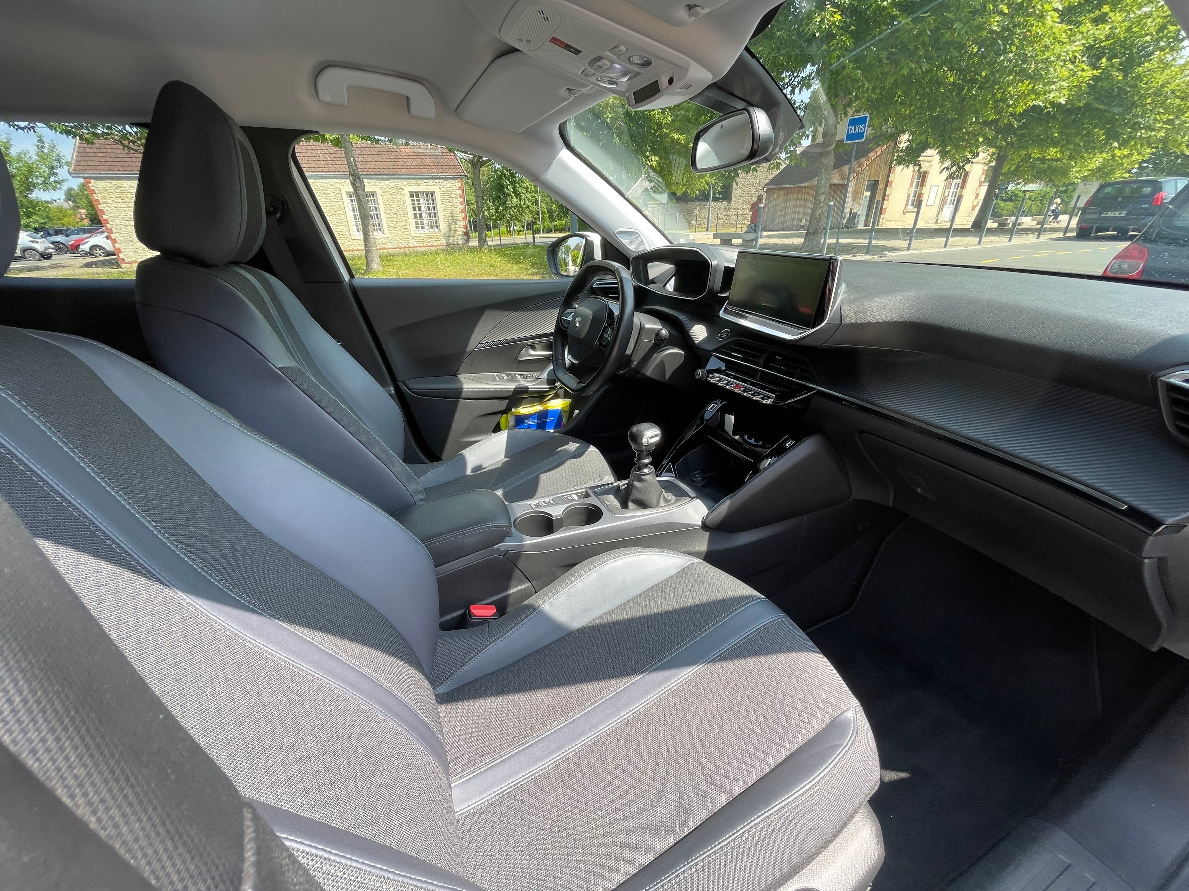 Peugeot 2008 avec GPS