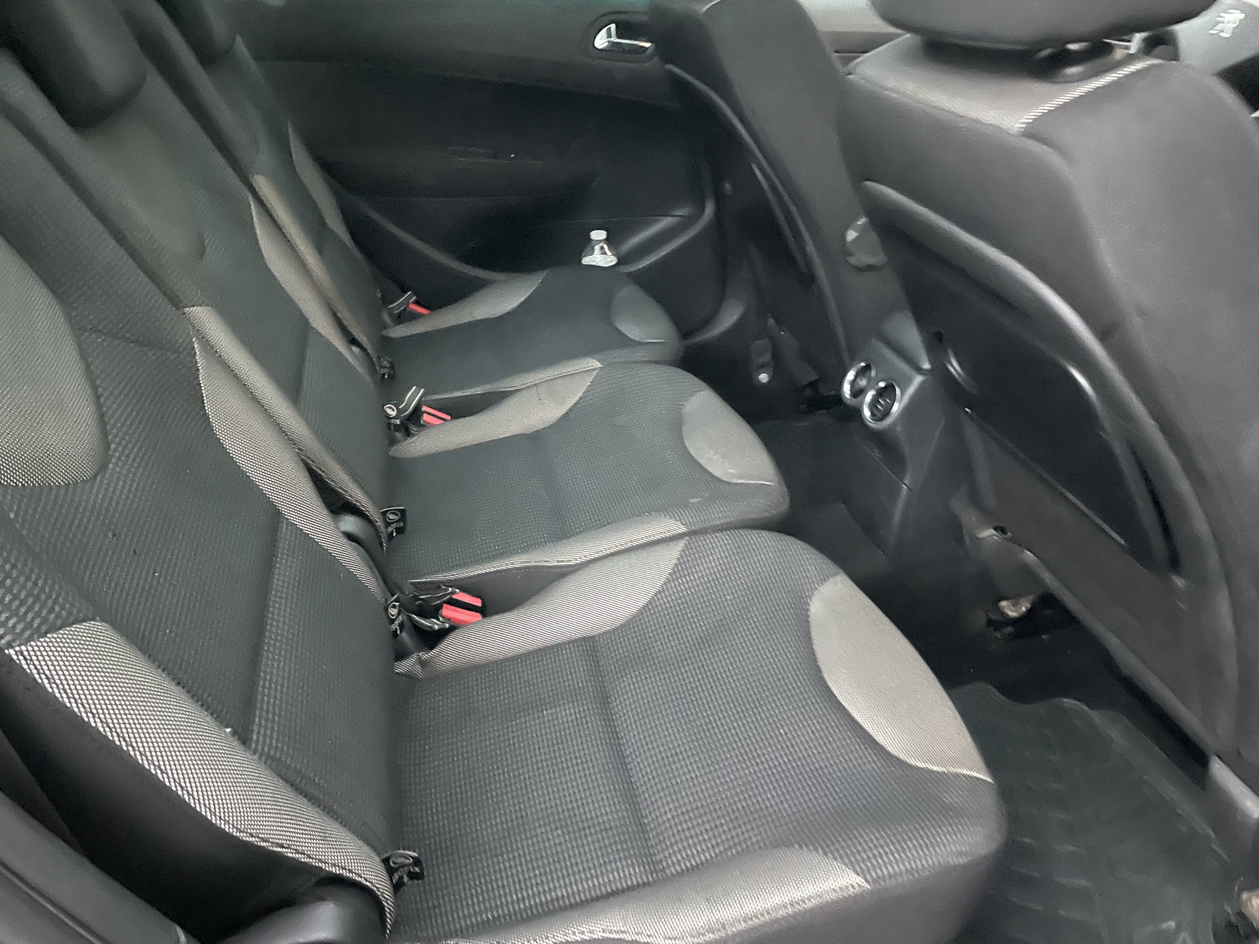 Peugeot 308 SW 1.6 eHDI avec Pneus neige