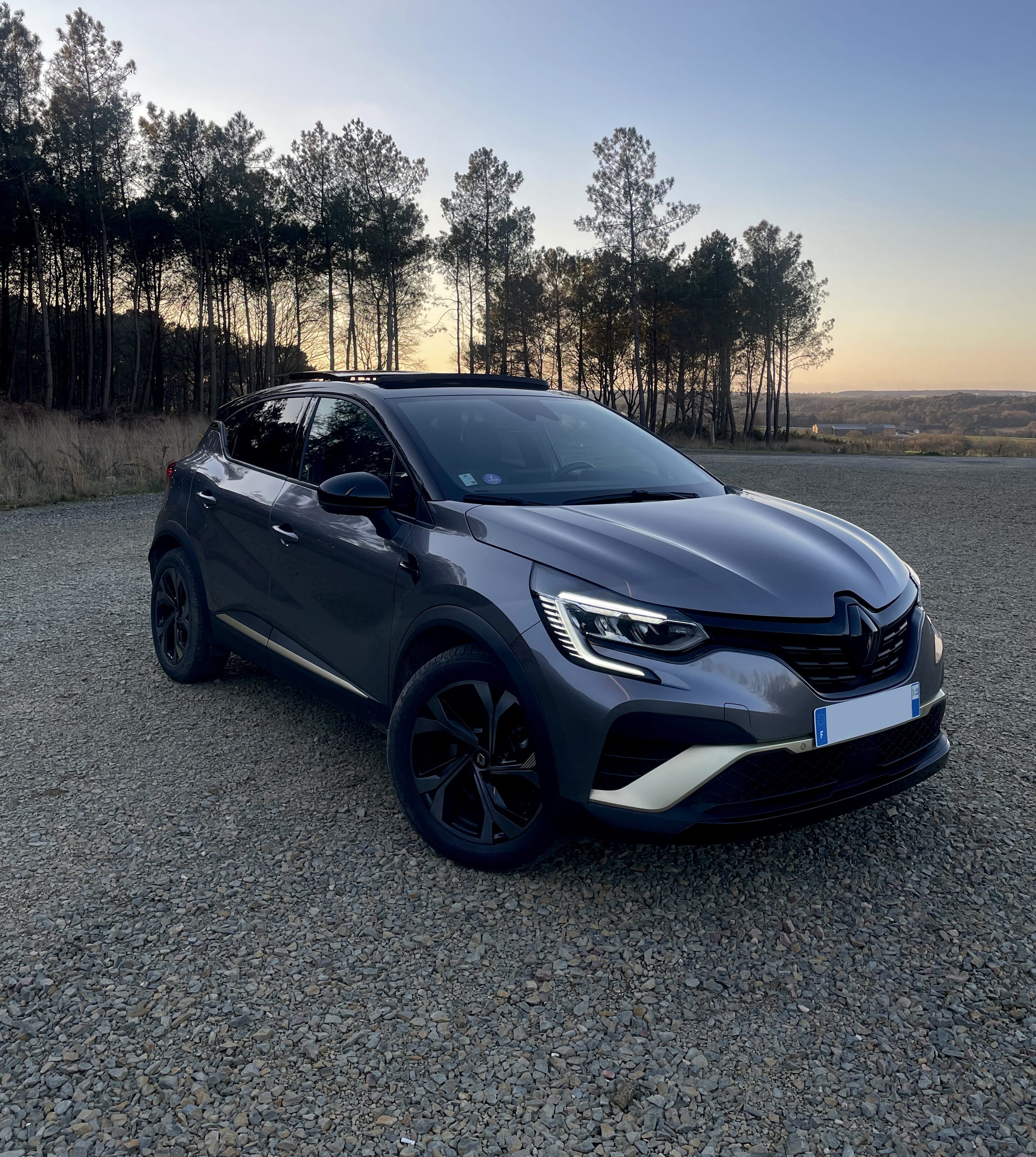 Renault Captur, 2023, Essence 95 / Électrique (hybride), automatique
