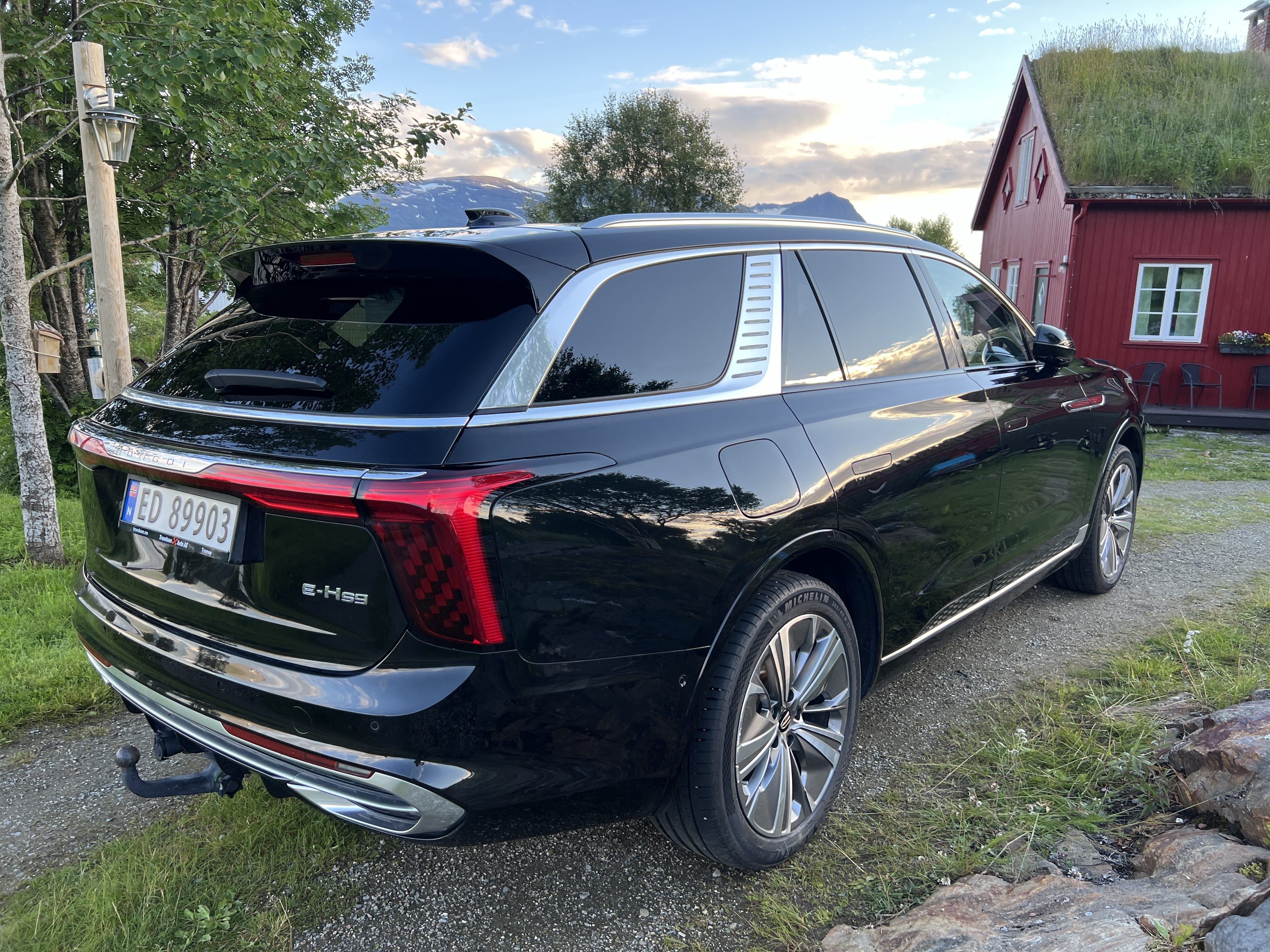 Hongqi E-HS9 met GPS