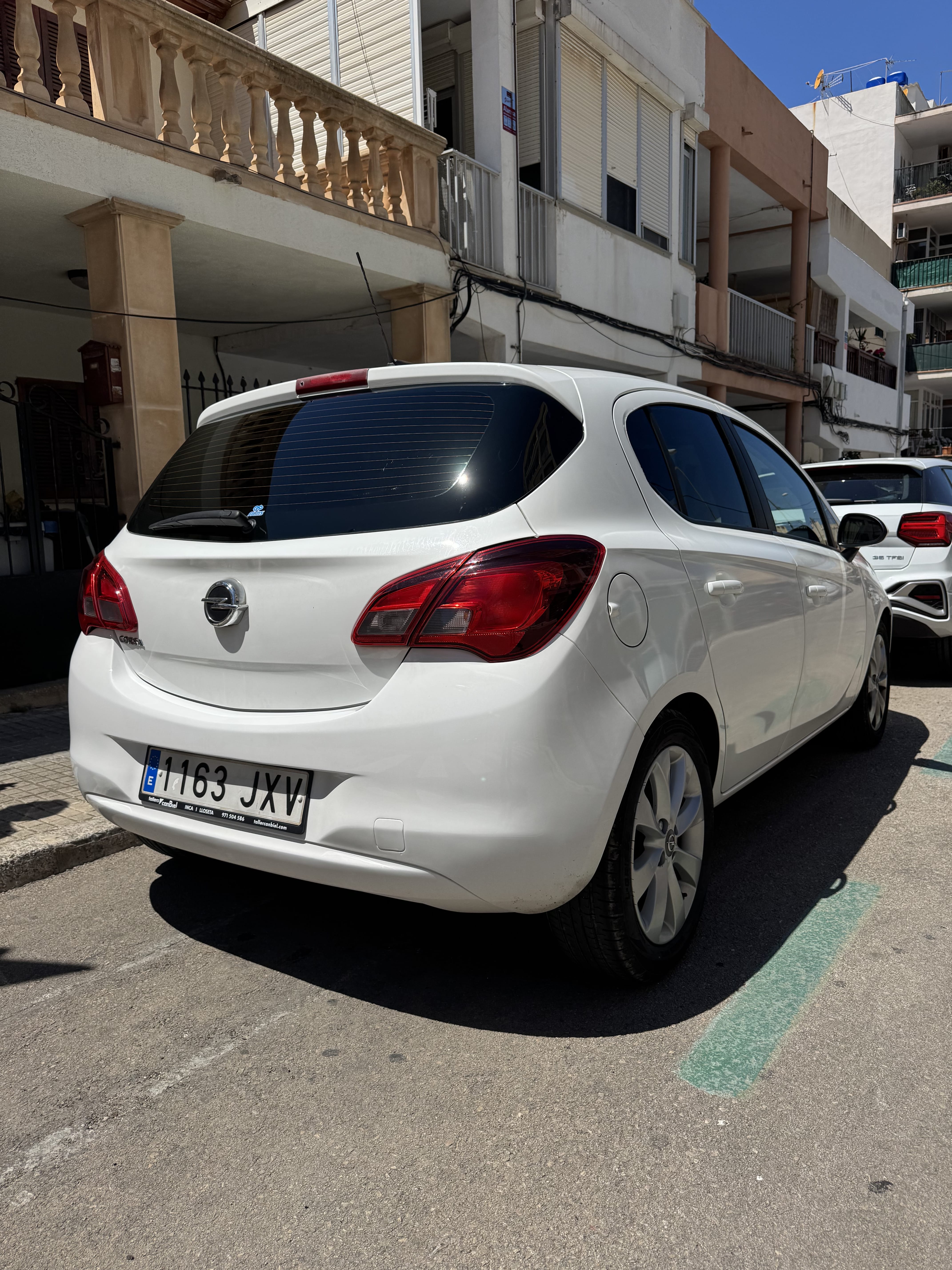 Opel Corsa-E with Car radio