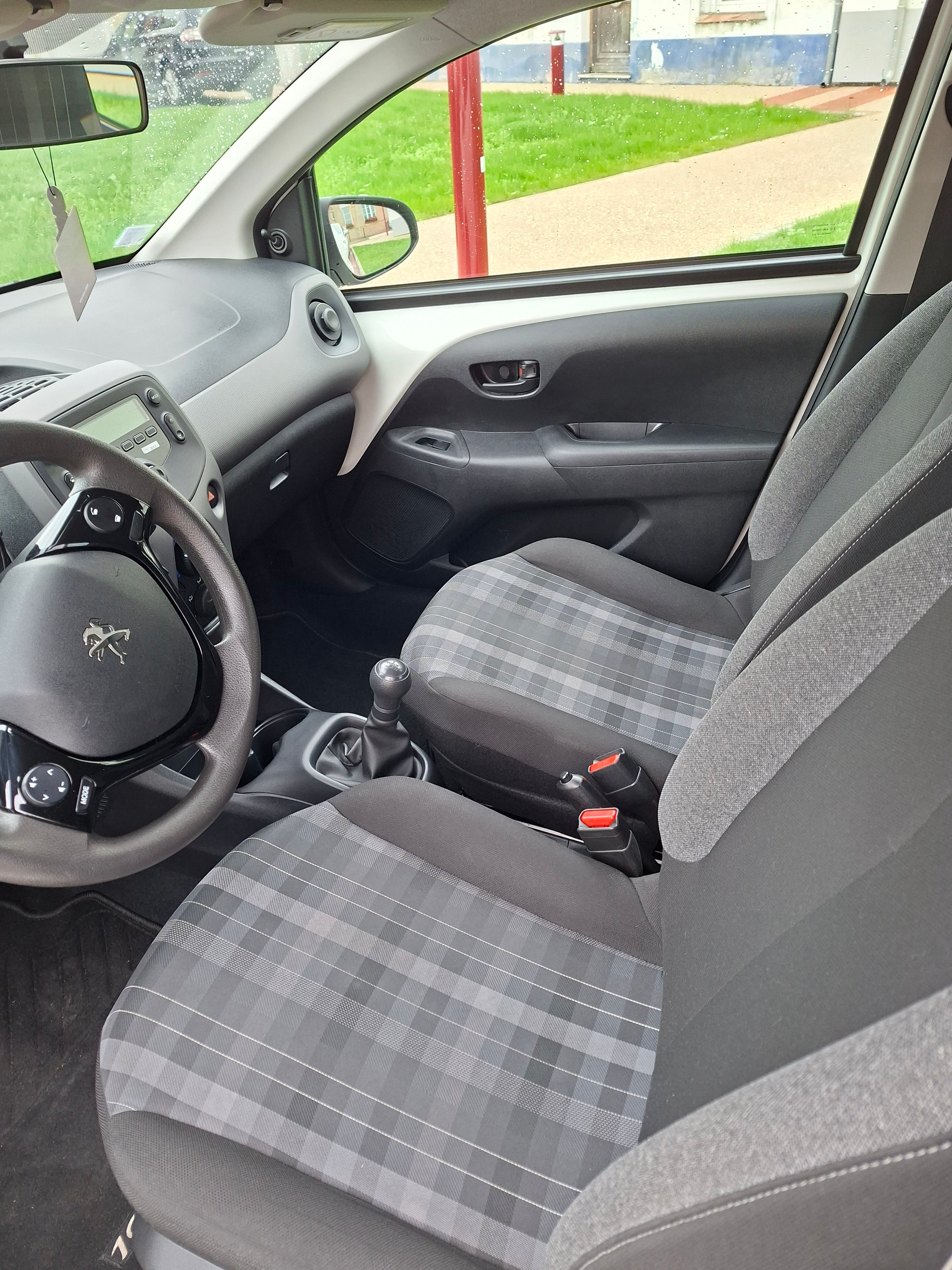 Peugeot 108 avec Port USB