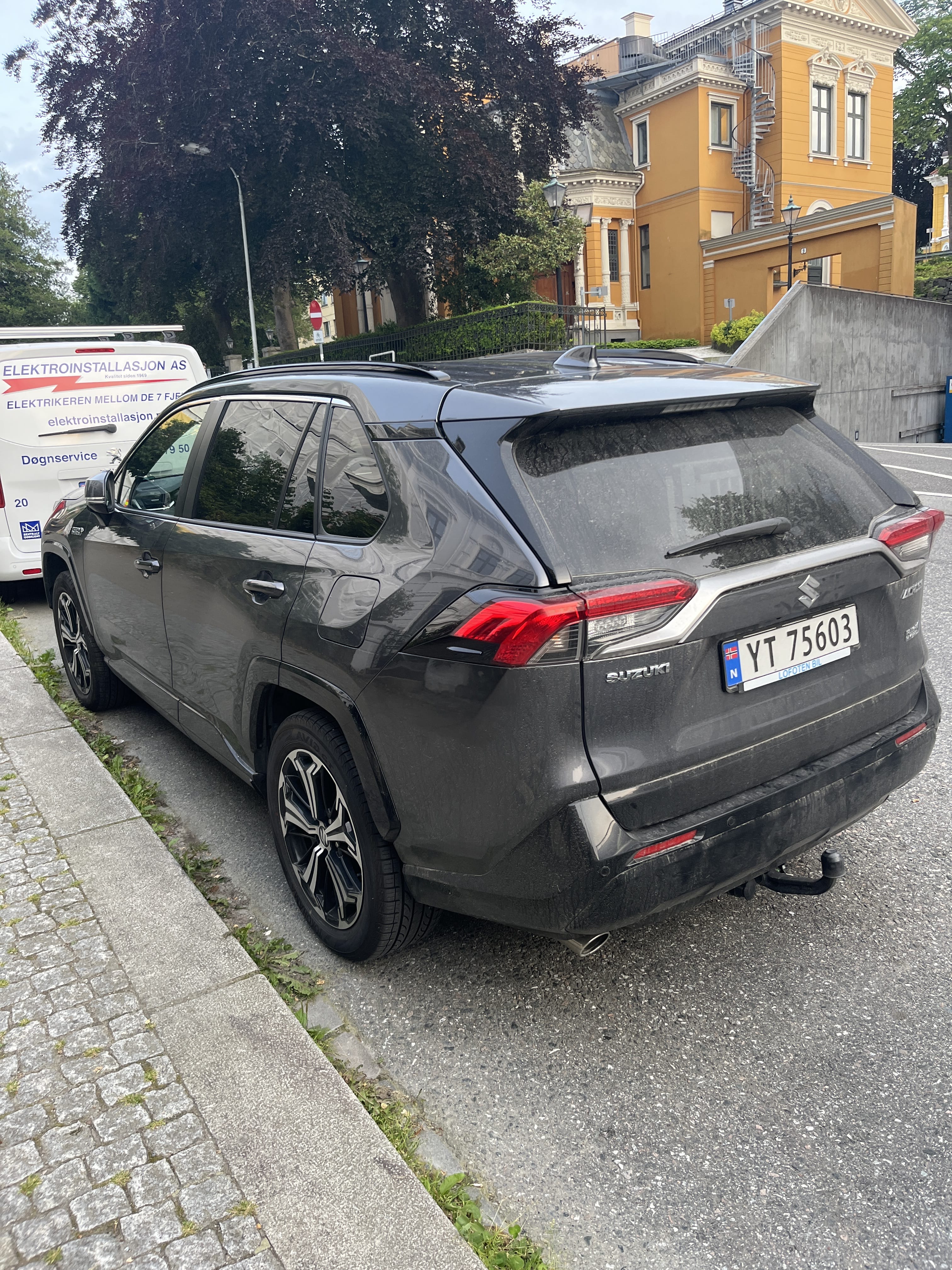 Suzuki Across Plug-in Hybrid med Aircondition