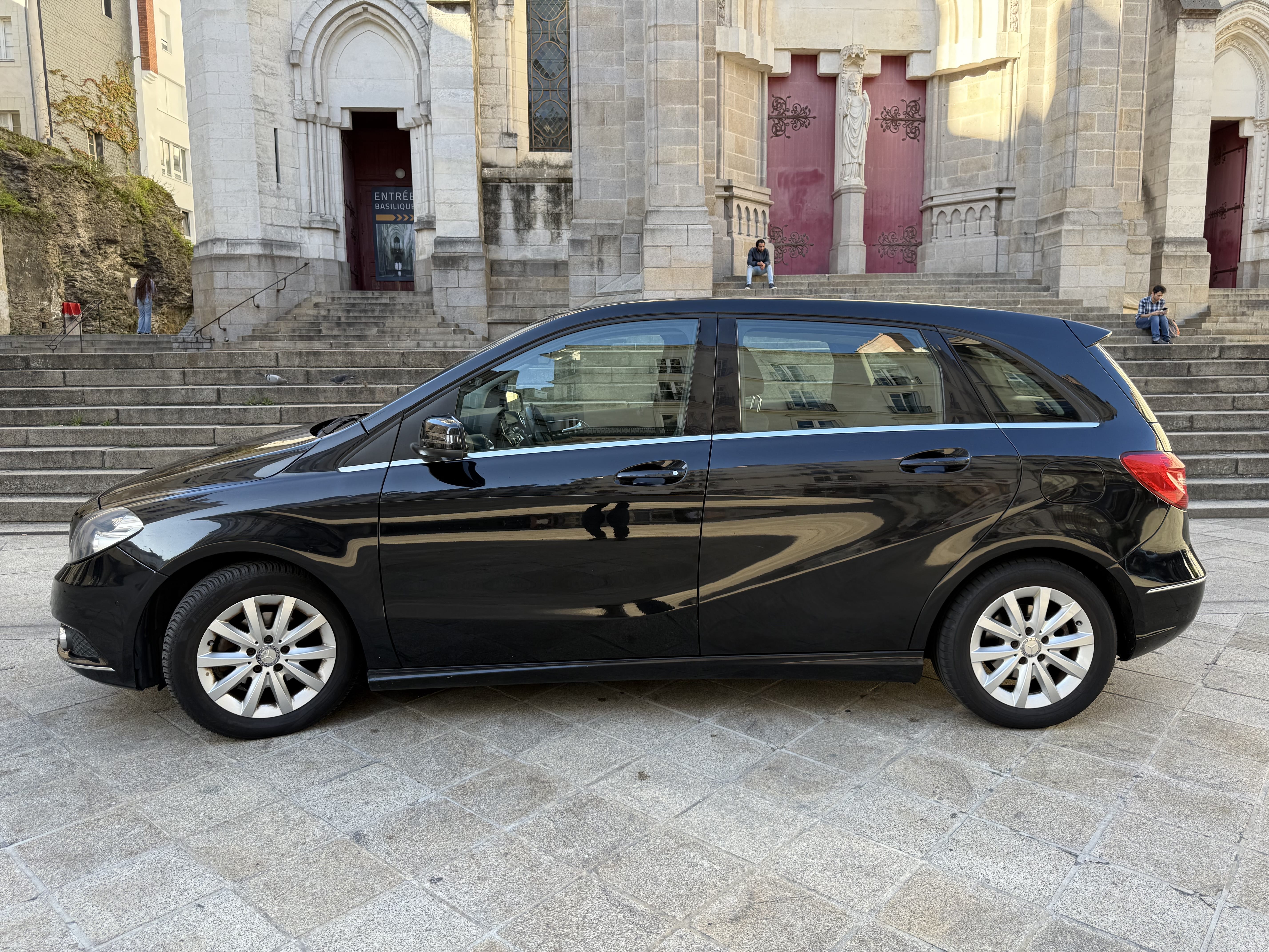 Mercedes-Benz Classe B - Stationnement gratuit, centre-ville, Nantes avec Climatisation