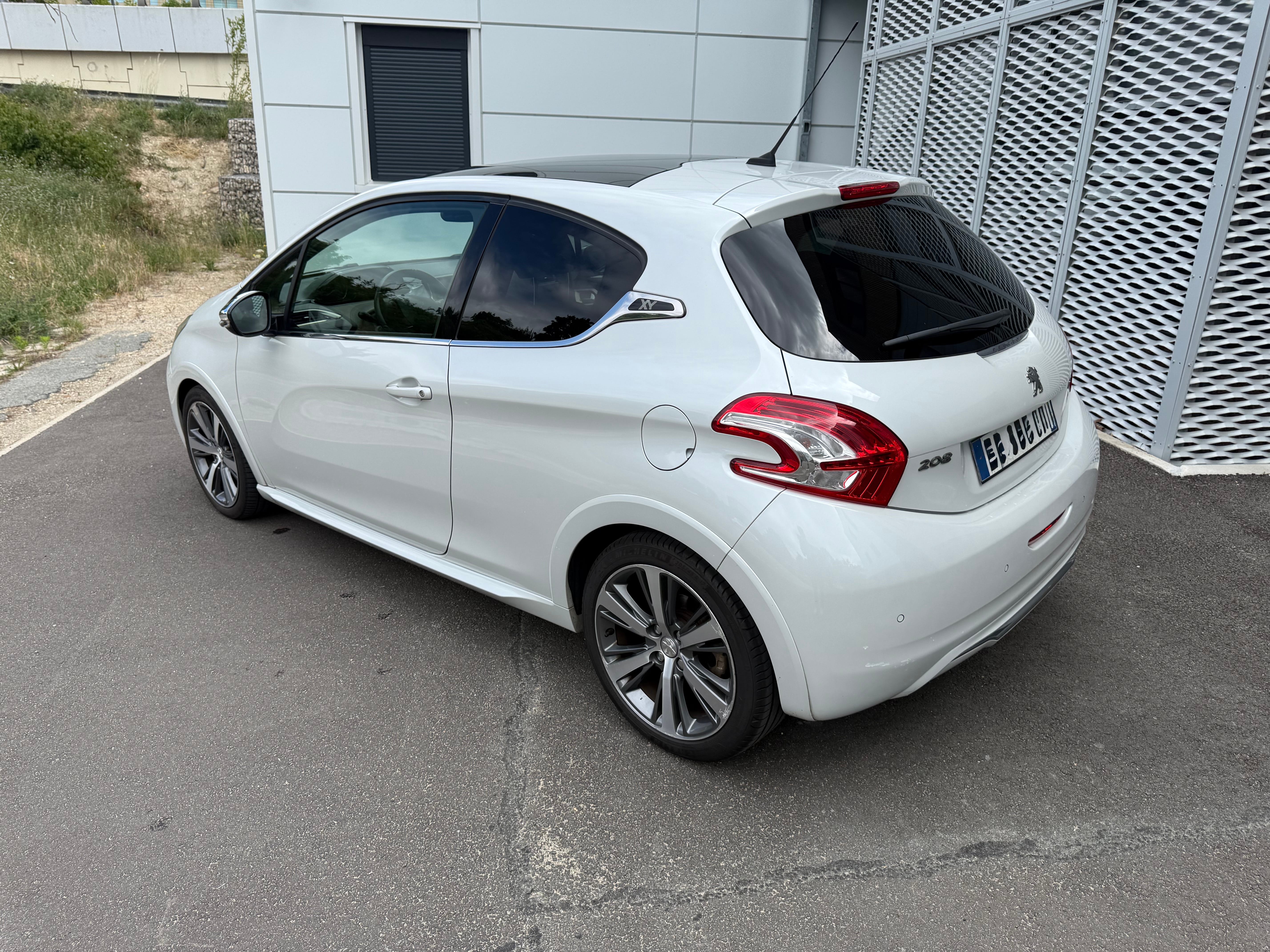 Peugeot 208 avec GPS