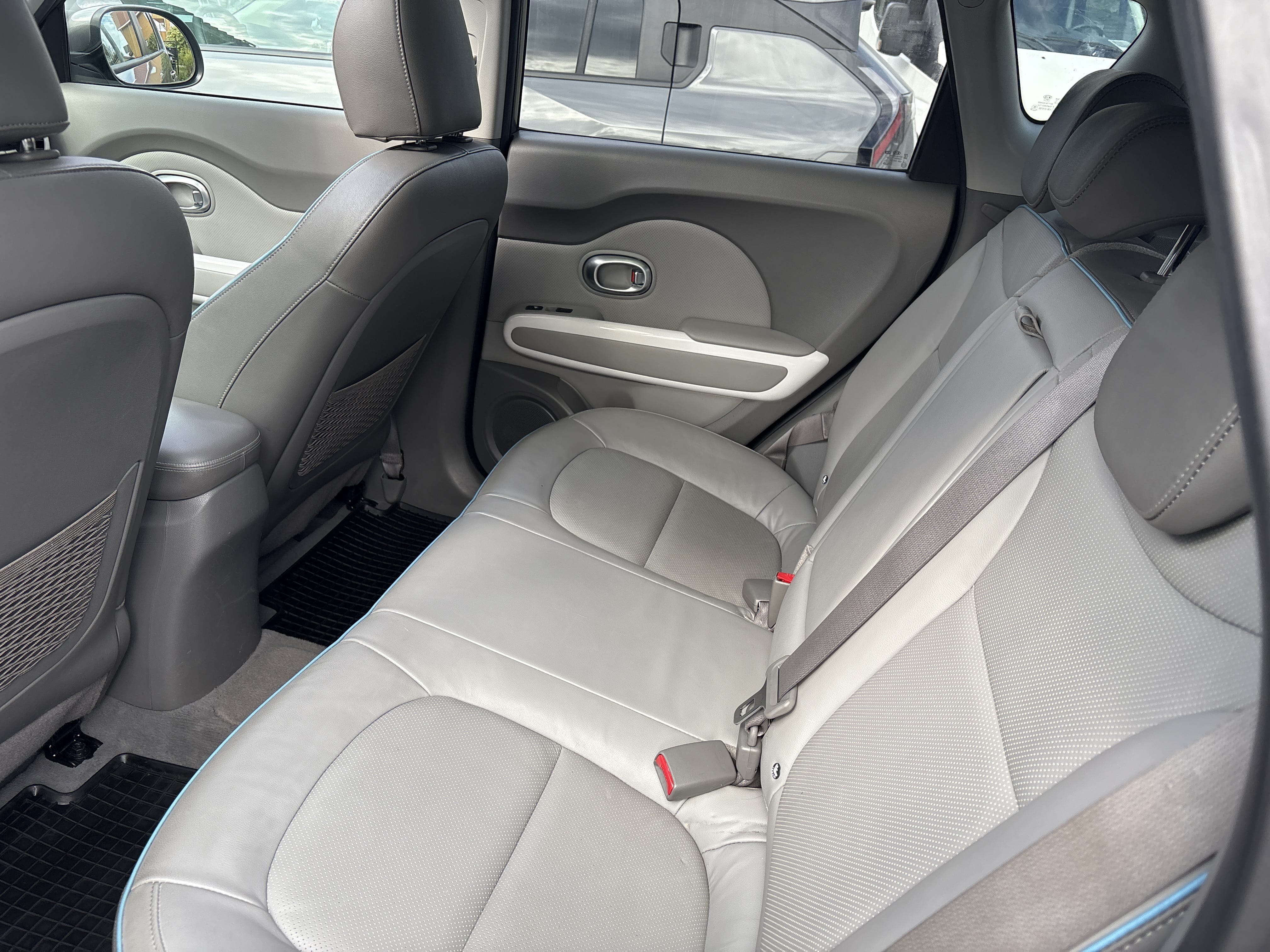 Kia Soul EV+ med Babysete