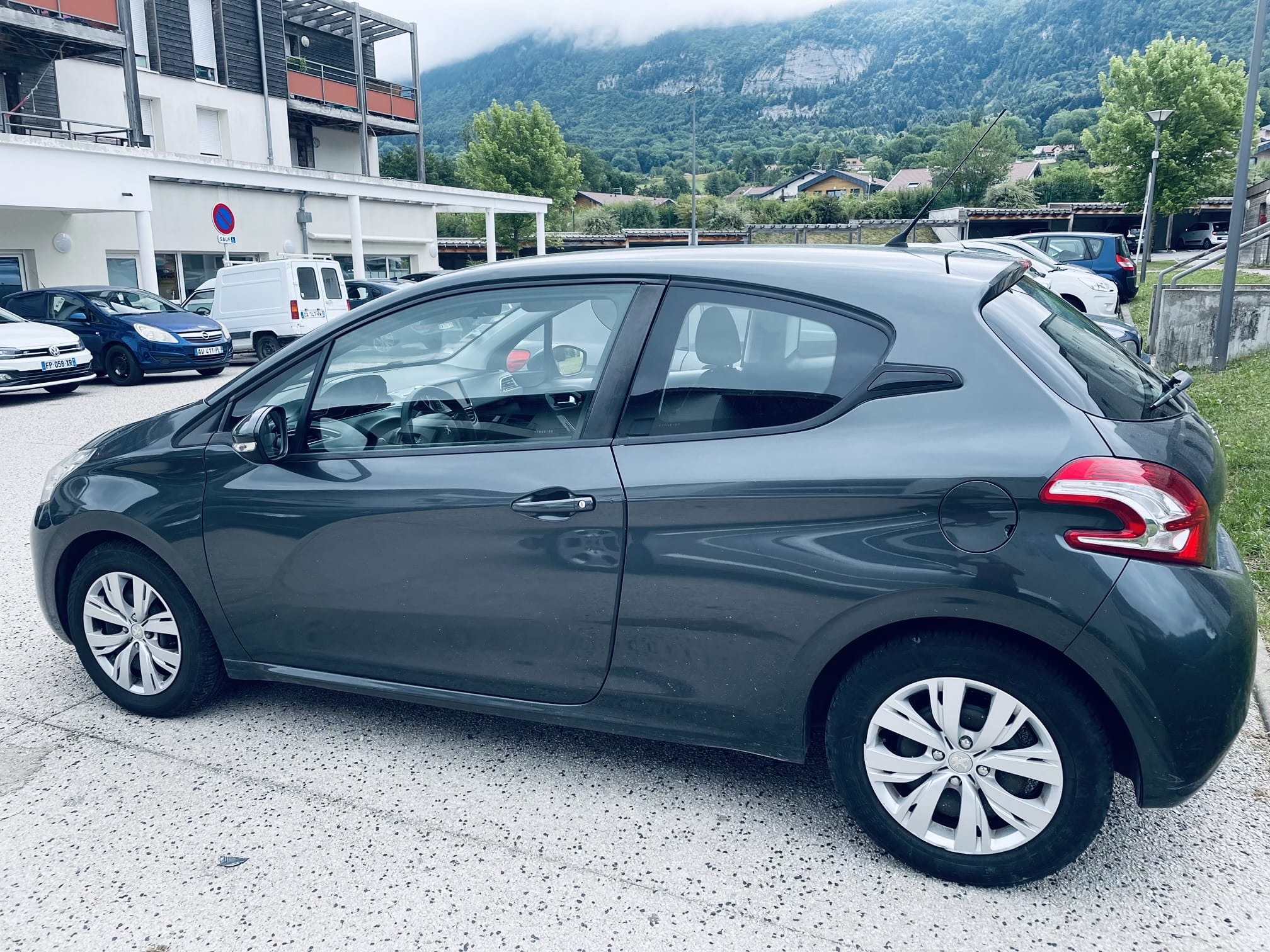 Peugeot 208 1,2 puretech avec Entrée audio / iPod