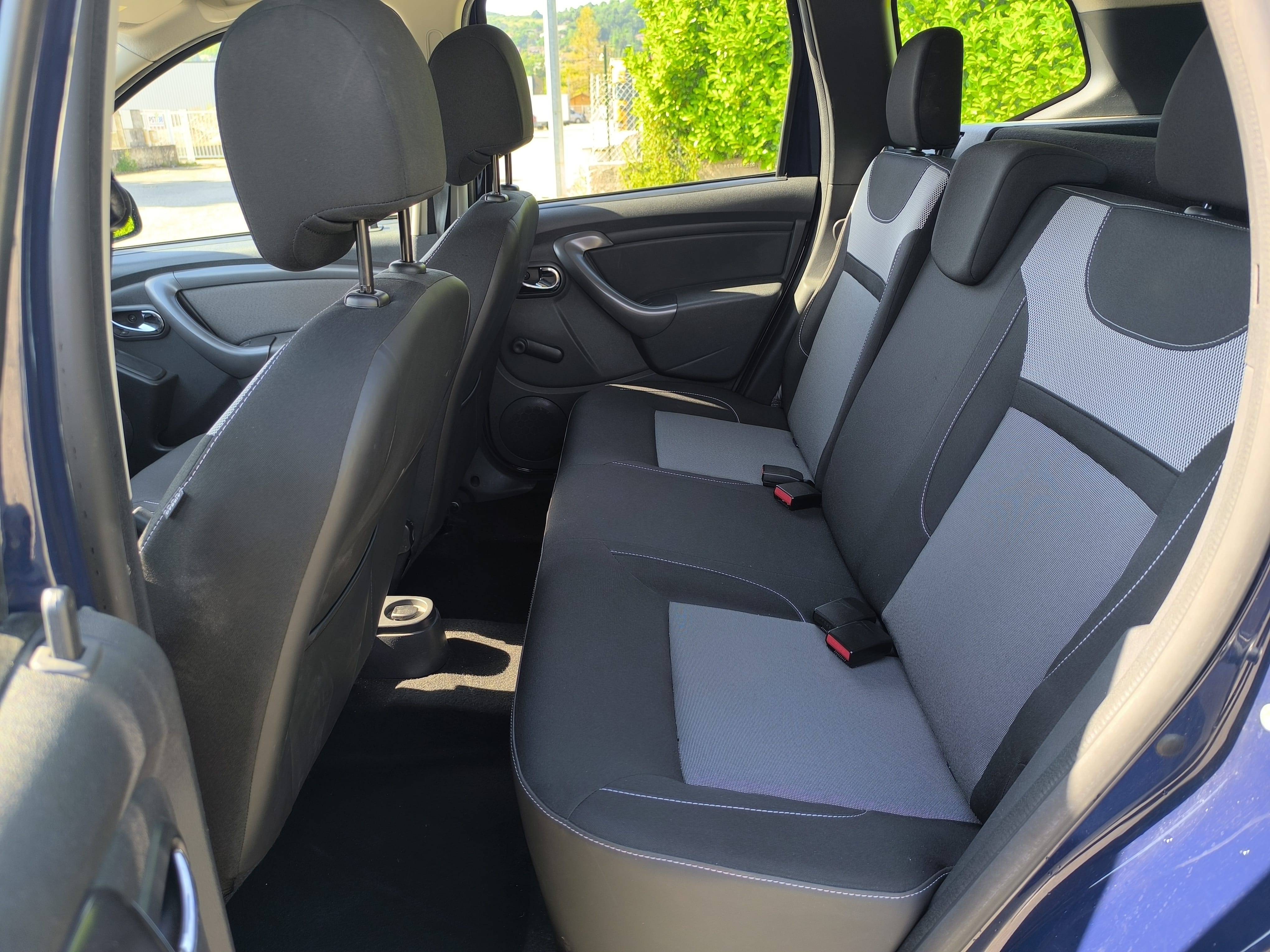 Dacia Duster 1.5 DCi Grenoble Gare /Aéroport  Montagne - ville avec Audio Bluetooth