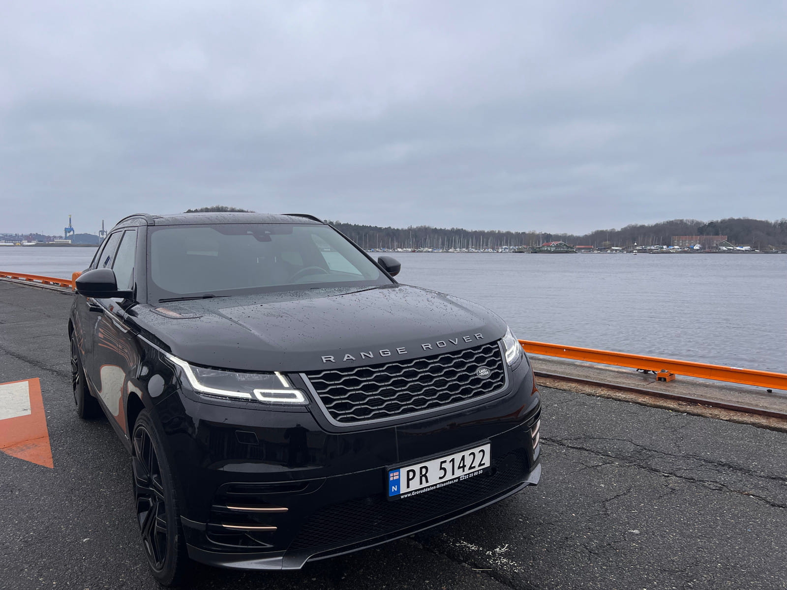 Land-Rover Range Rover Velar P250 R-Dynamic SE 2L Turbo med Cruisekontroll