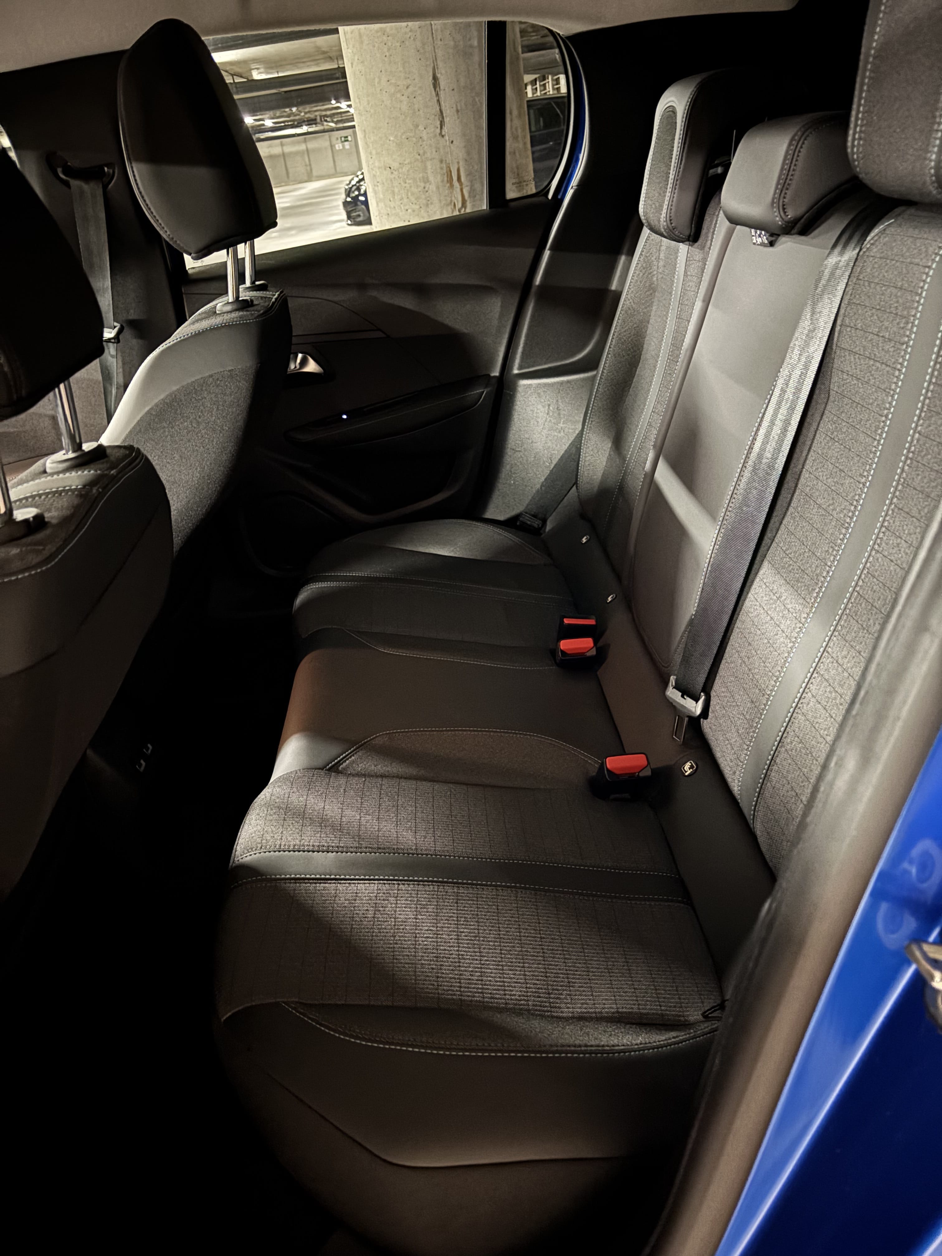 Peugeot 208 met Autostoel baby