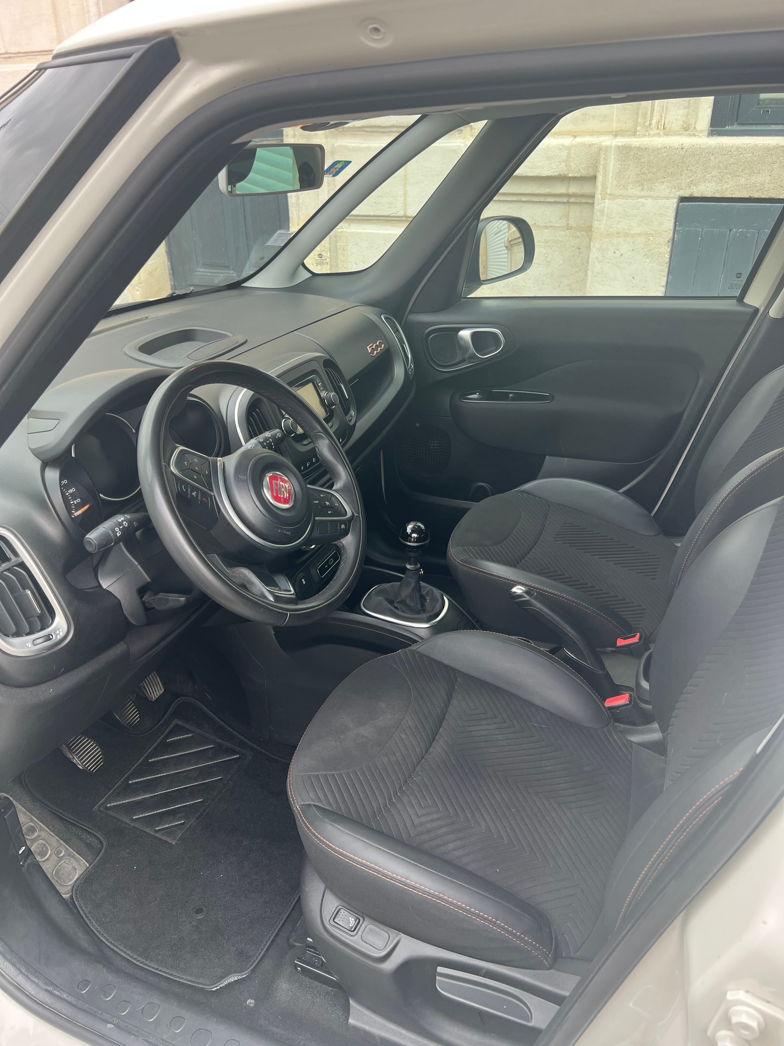 Fiat 500L 1.4L essence 95cv avec Port USB