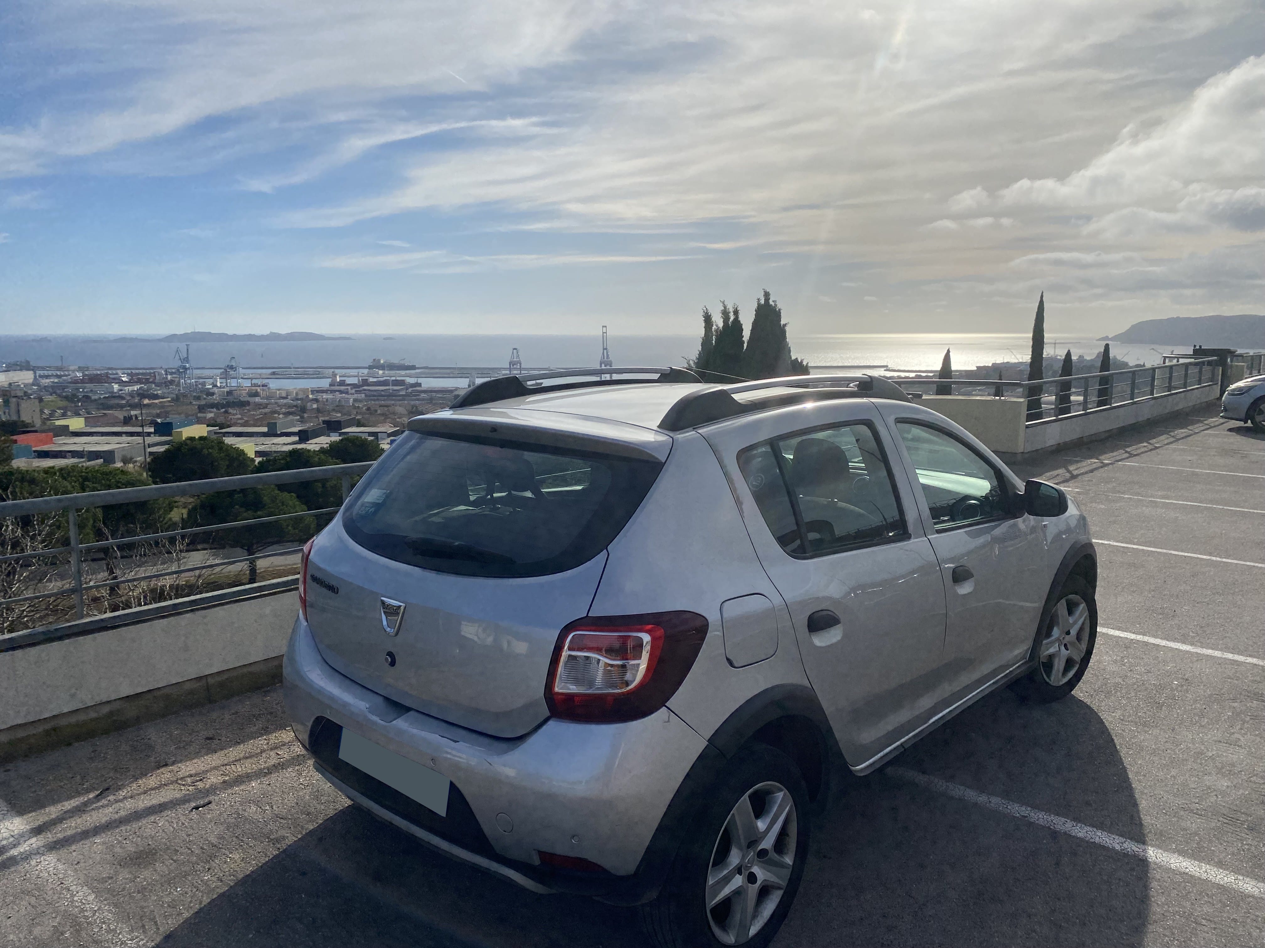 Dacia Sandero mit Navigationsgerät