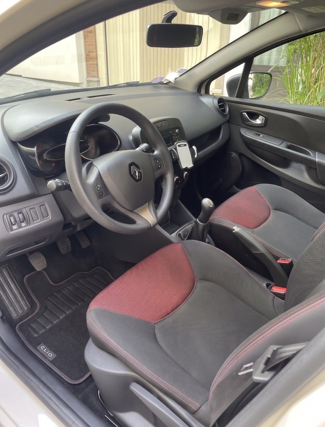 Renault Clio avec Siège bébé