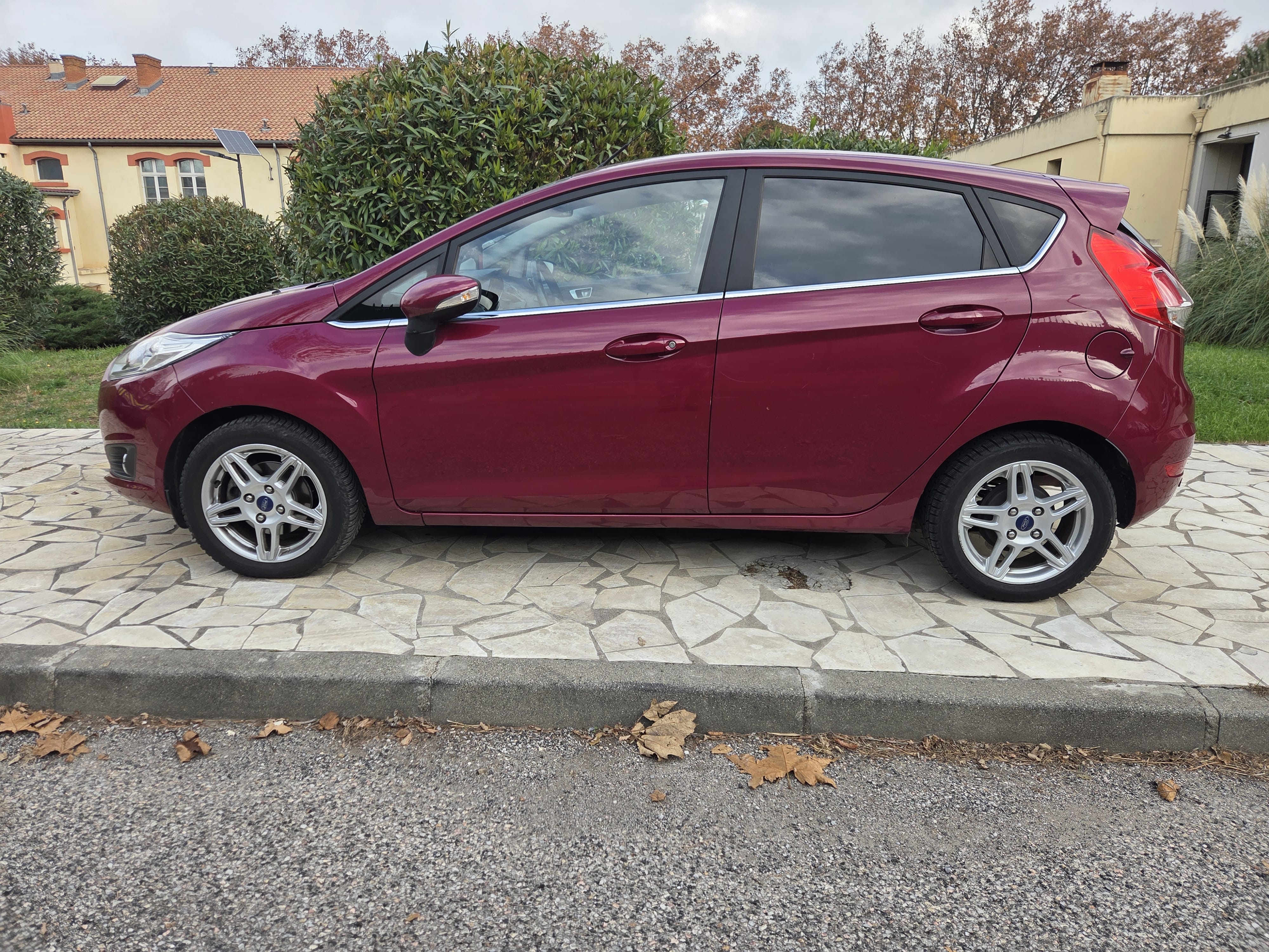 Ford Fiesta avec Climatisation