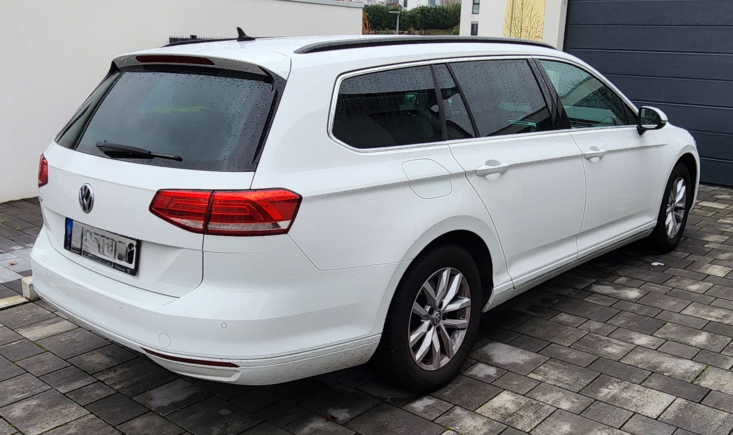 Volkswagen Passat Komfort 2.0 TDI mit Navigationsgerät