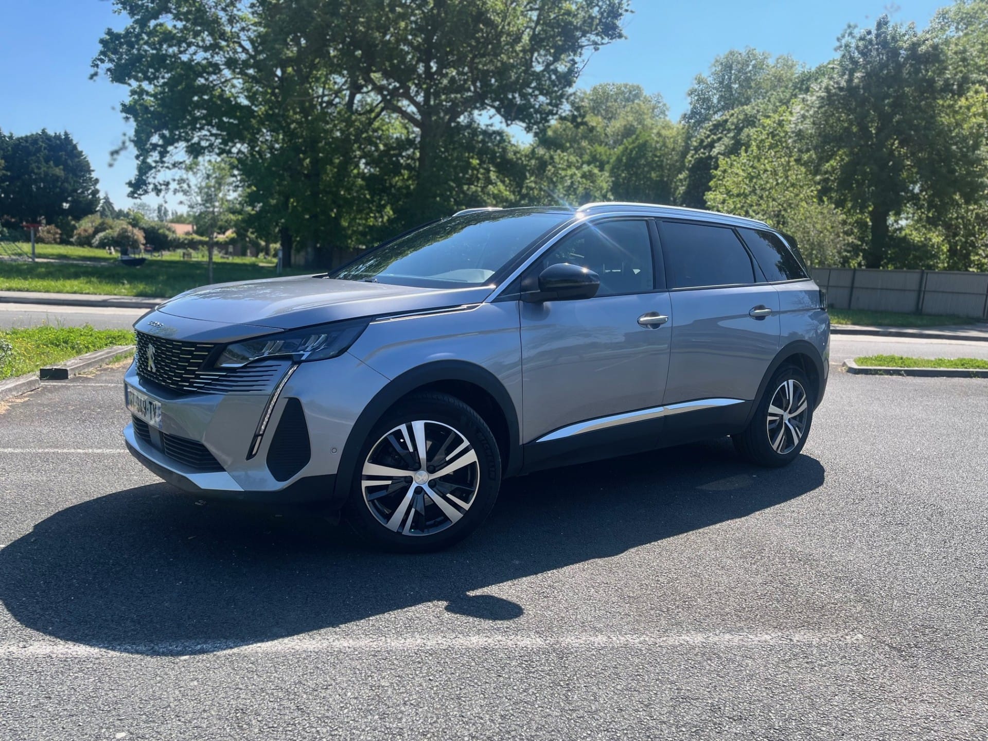 Peugeot 5008, 2024, Essence 95 / Électrique (hybride), automatique, 7 places