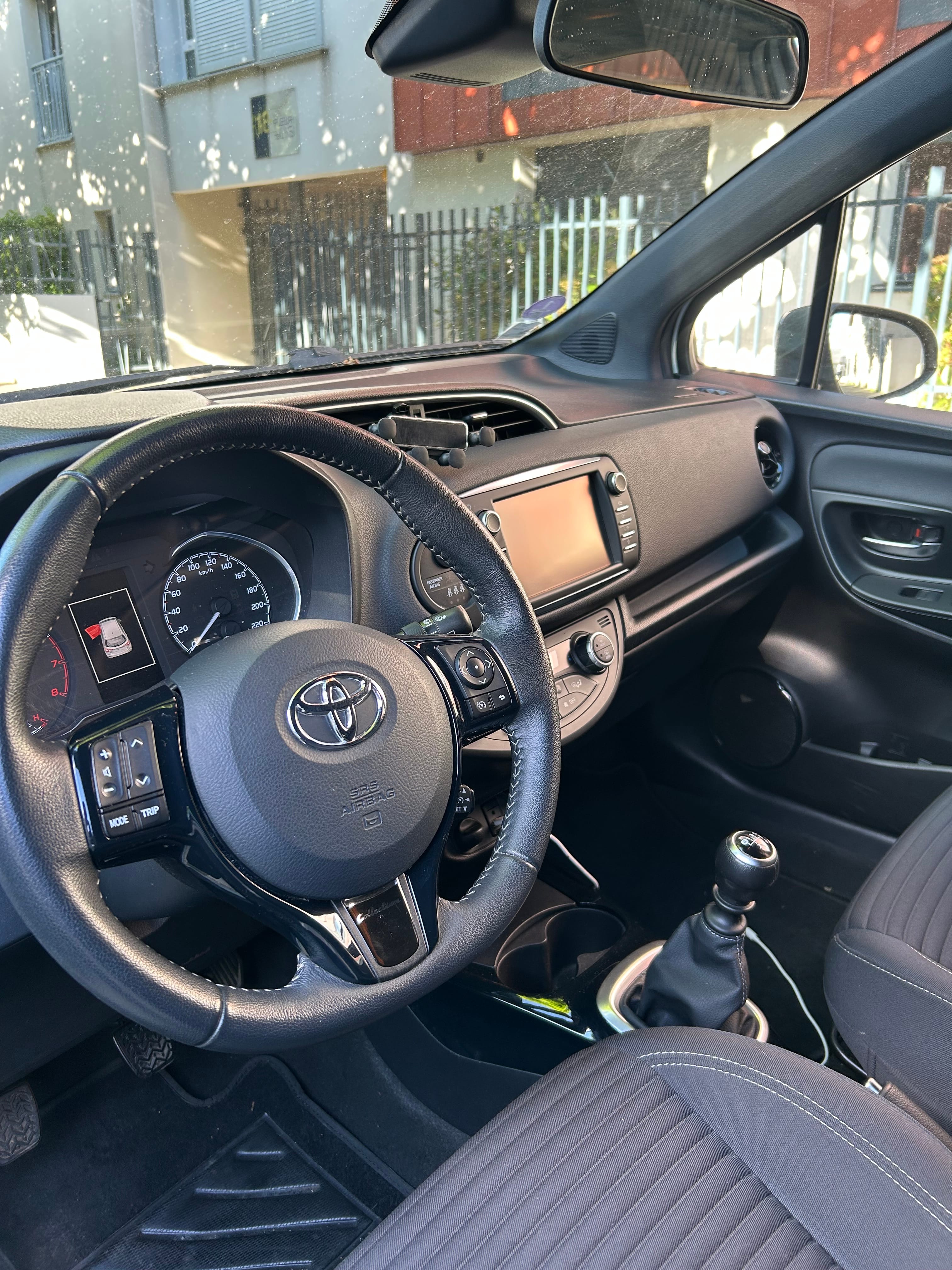 Toyota Yaris avec Autoradio