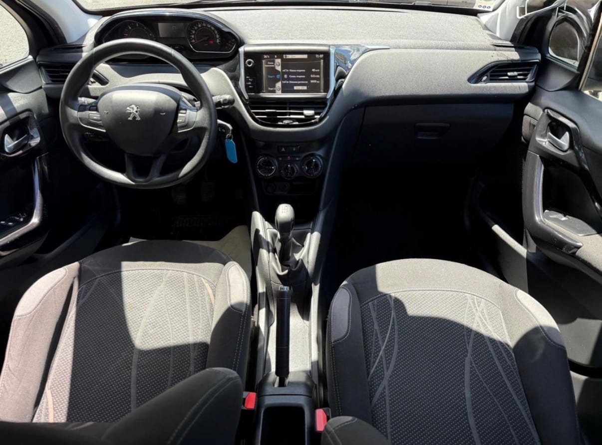 Peugeot 208 with Cruise control
