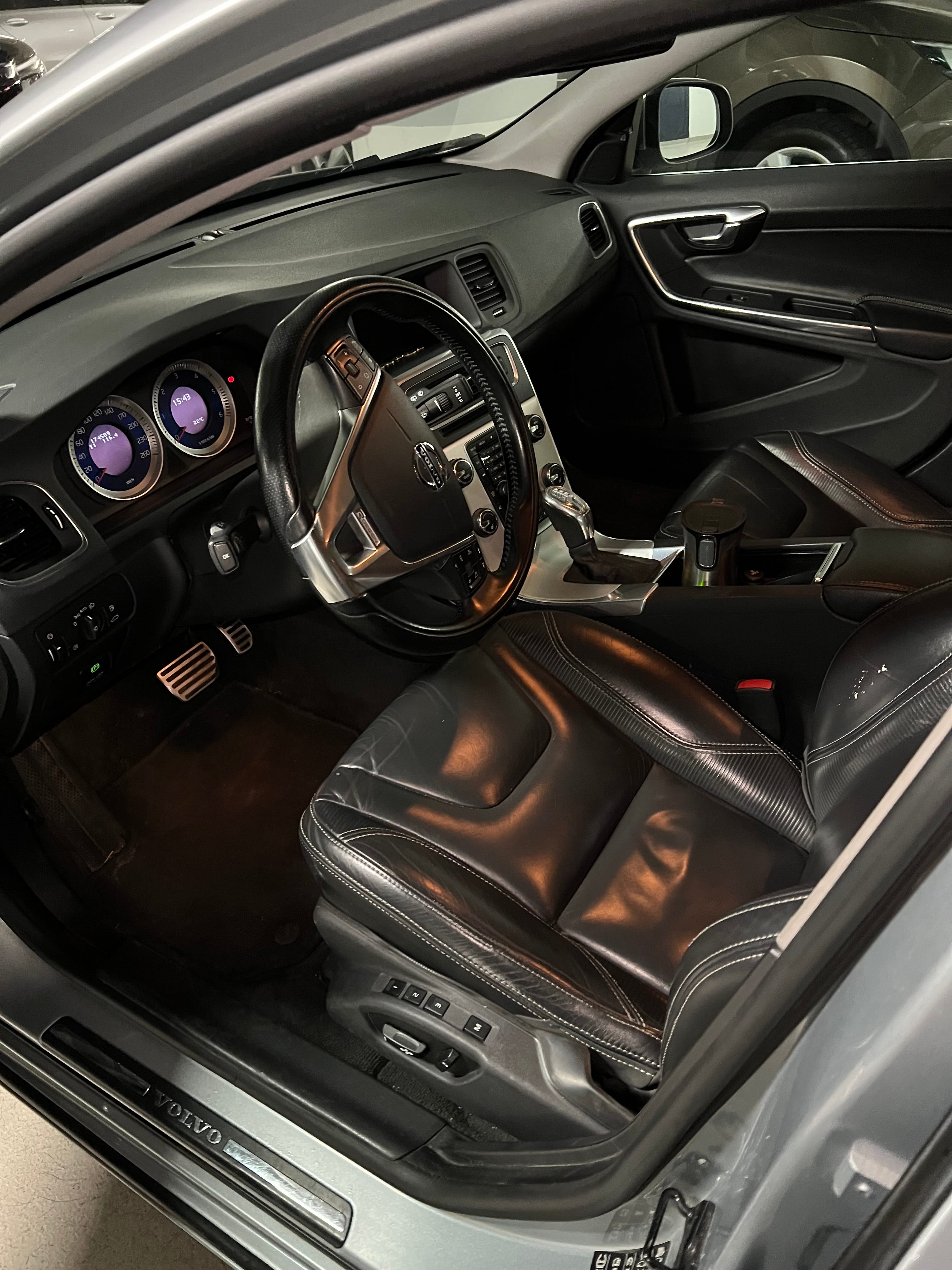 Volvo V60 with Cruise control
